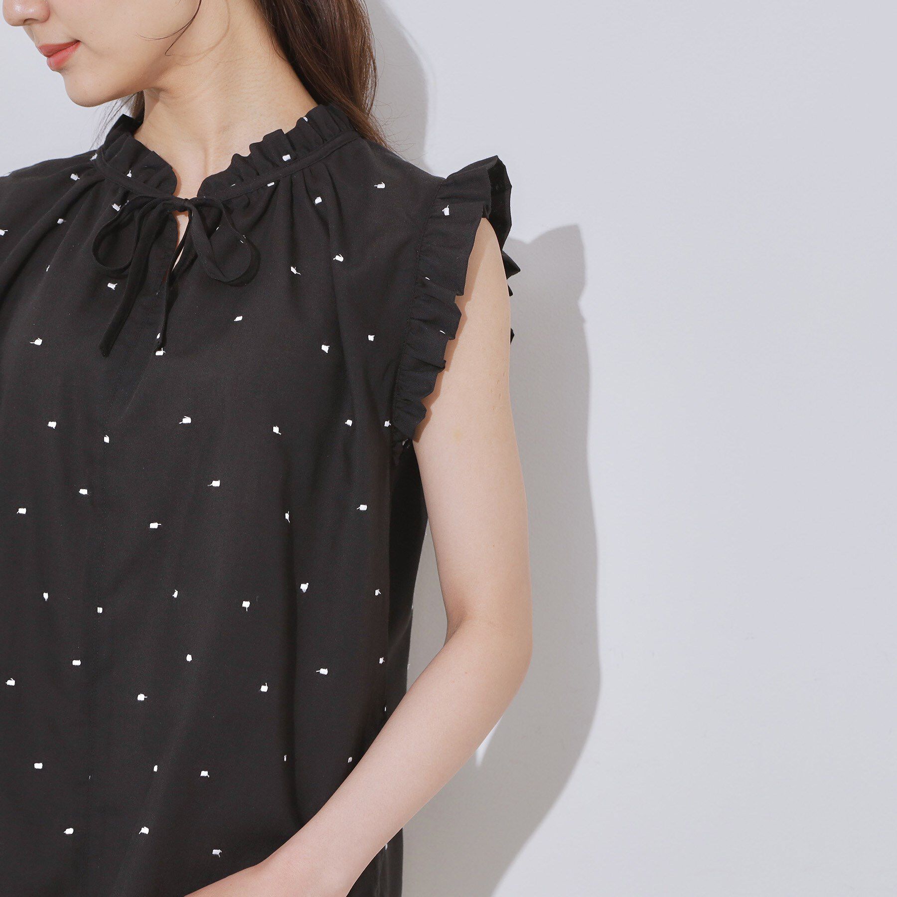 Couture broach「【マシンウォッシャブル】ドット刺繍リボンデザインブラウス」|シャツ・ブラウス|