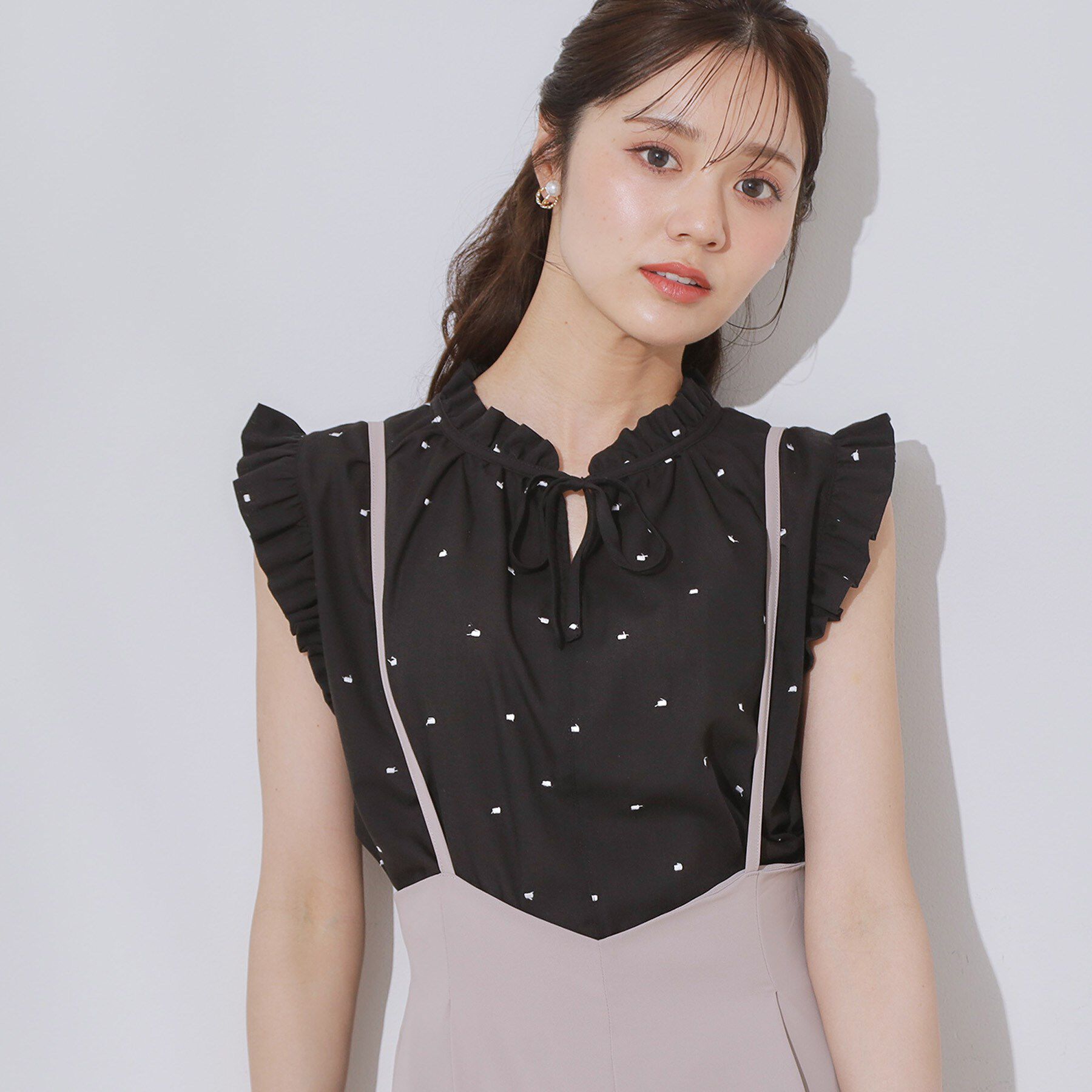 Couture broach「【マシンウォッシャブル】ドット刺繍リボンデザインブラウス」|シャツ・ブラウス|