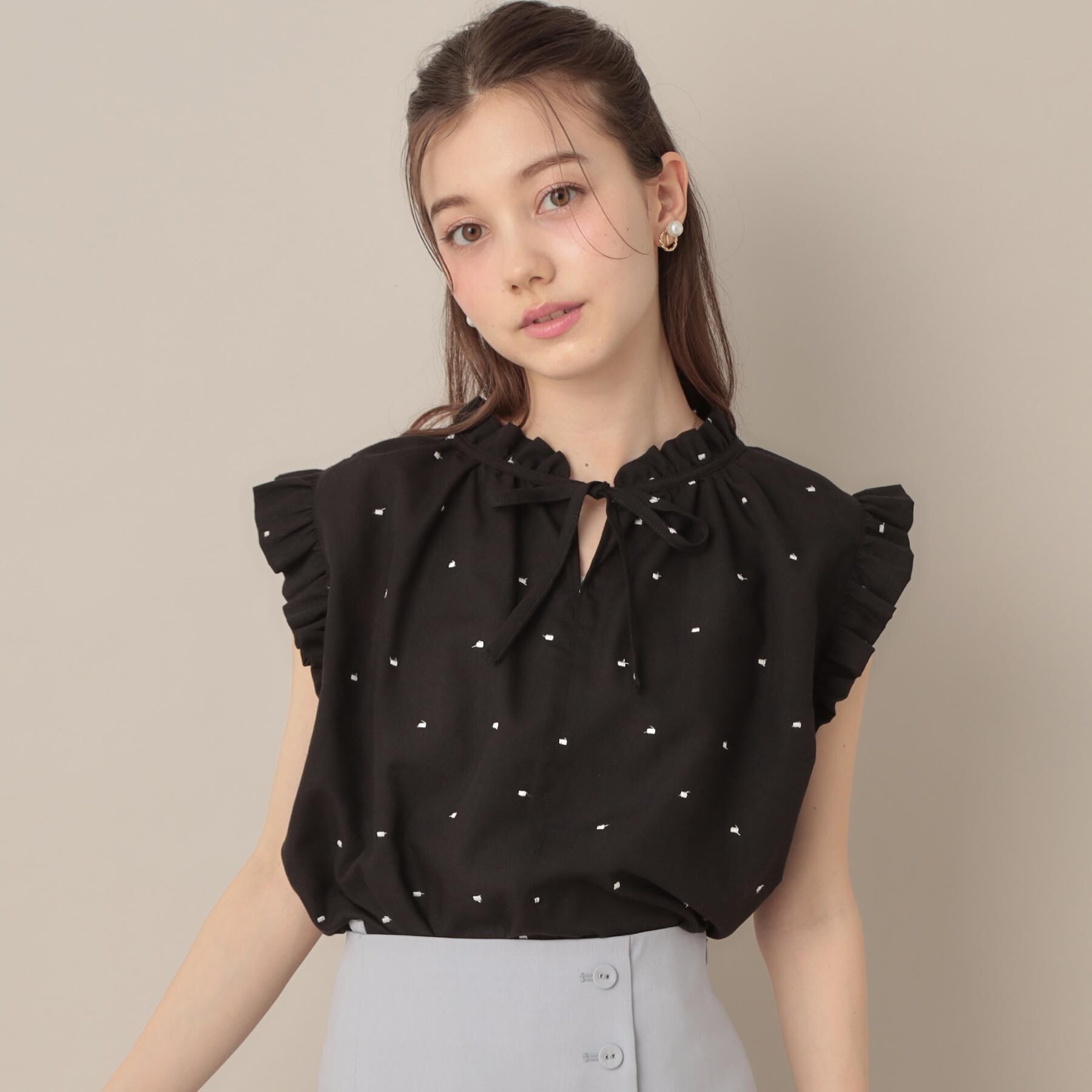 Couture broach「【マシンウォッシャブル】ドット刺繍リボンデザインブラウス」|シャツ・ブラウス|