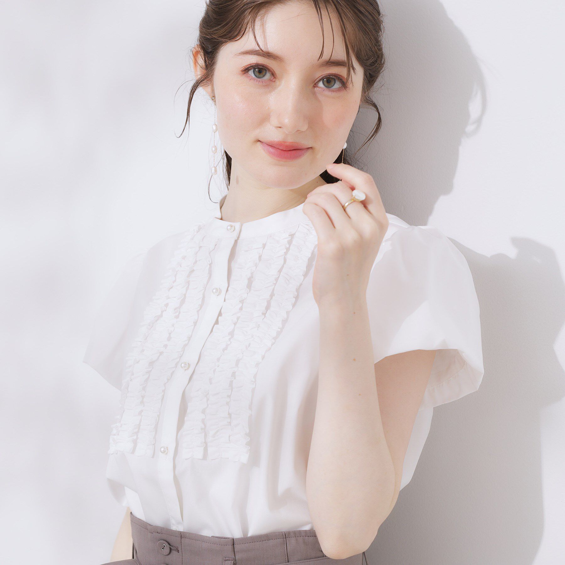 Couture broach「【大人フェミニン・華奢見え・通勤】フロントフリルシャツ」|シャツ・ブラウス|