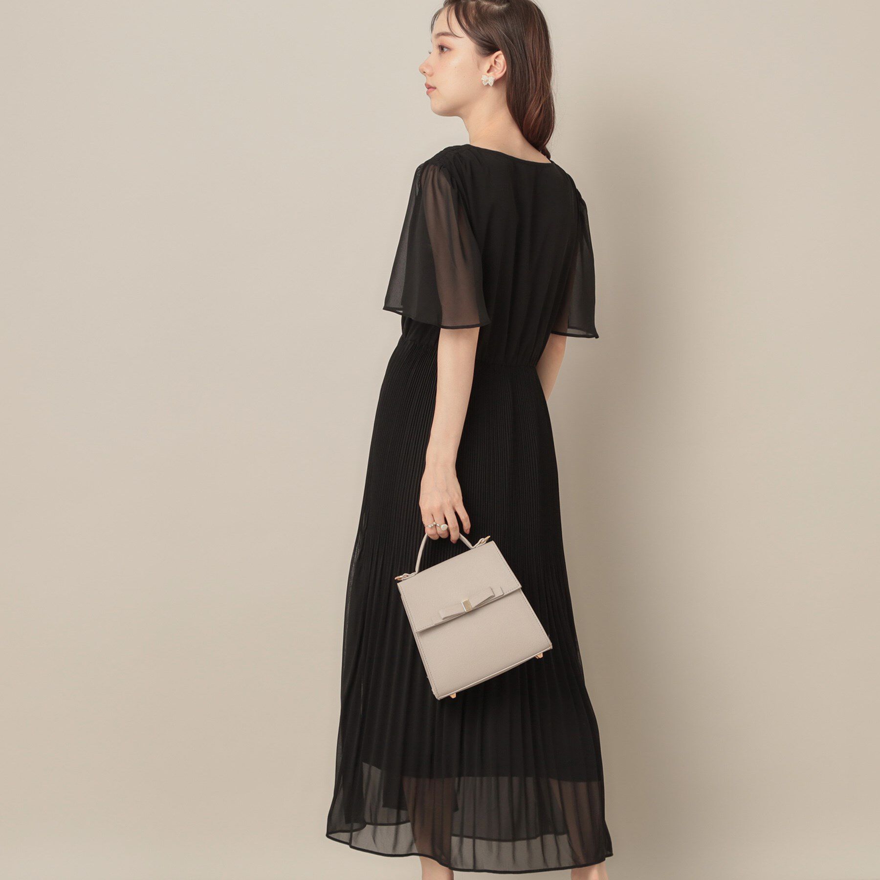 Couture broach「【二の腕カバー・楽ちん・通勤】シフォンプリーツワンピース」|ワンピース|