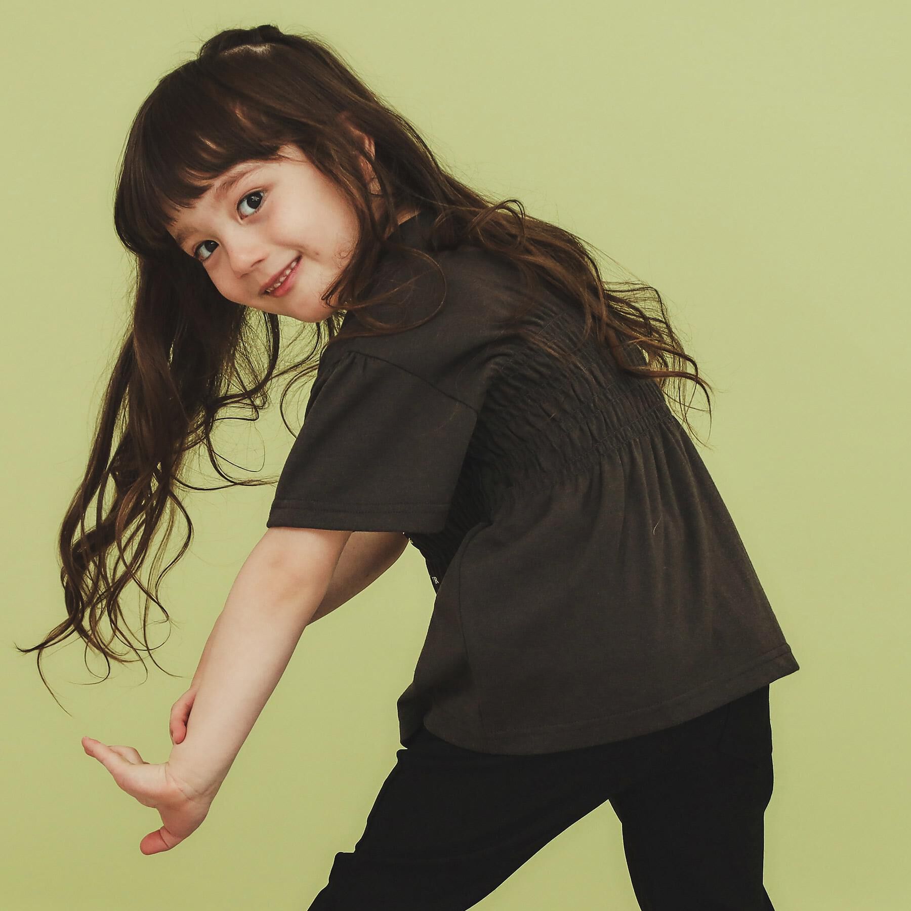 THE SHOP TK「【110-150】シャーリングロゴTシャツ/ママとおそろい・洗濯機OK」|Tシャツ・カットソー|