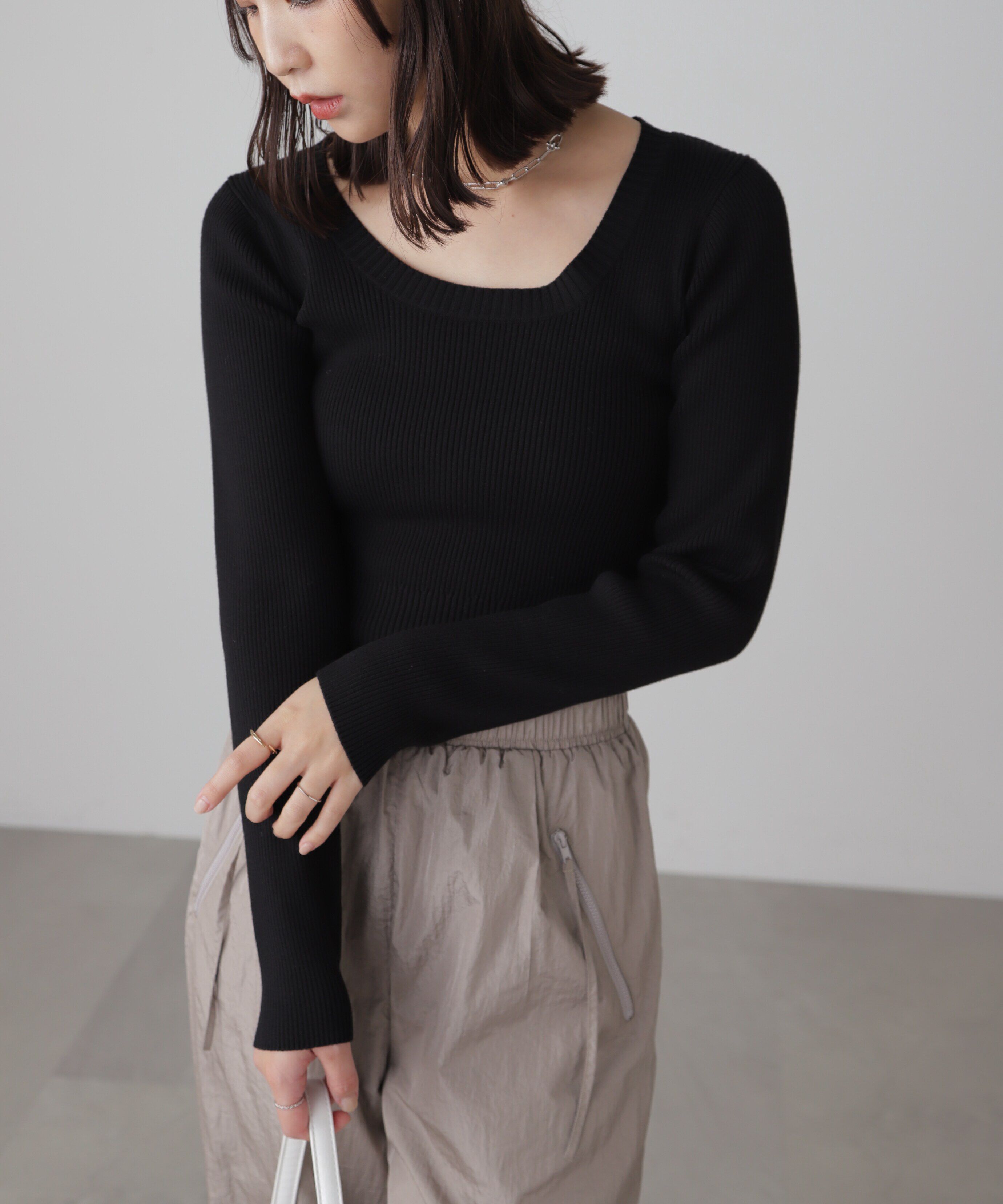  「〈洗える〉マシンウォッシャブルUネックニット」|ニット・セーター|ブラック