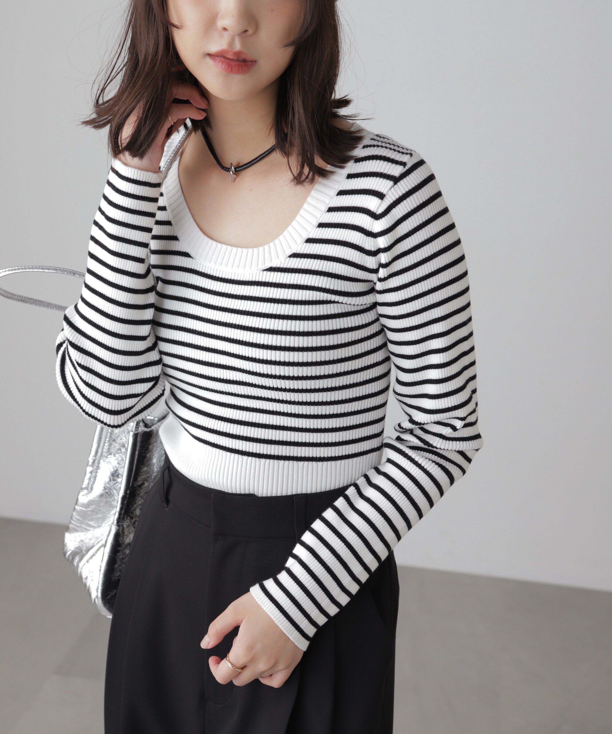  「〈洗える〉マシンウォッシャブルUネックニット」|ニット・セーター|ホワイト&times;ブ  1