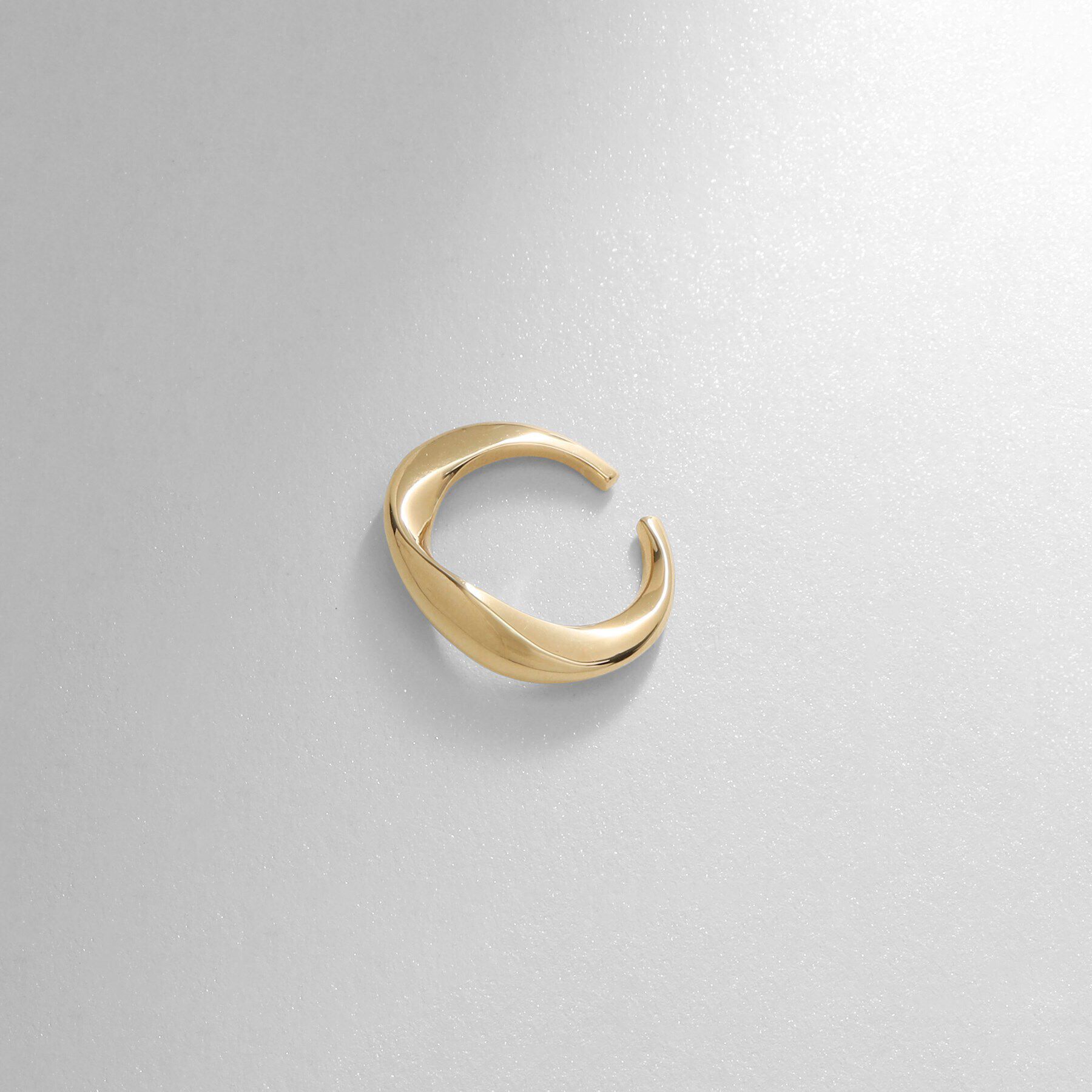 COCOSHNIK「K10ニュアンススクリュー イヤーカフ」|イヤリング|