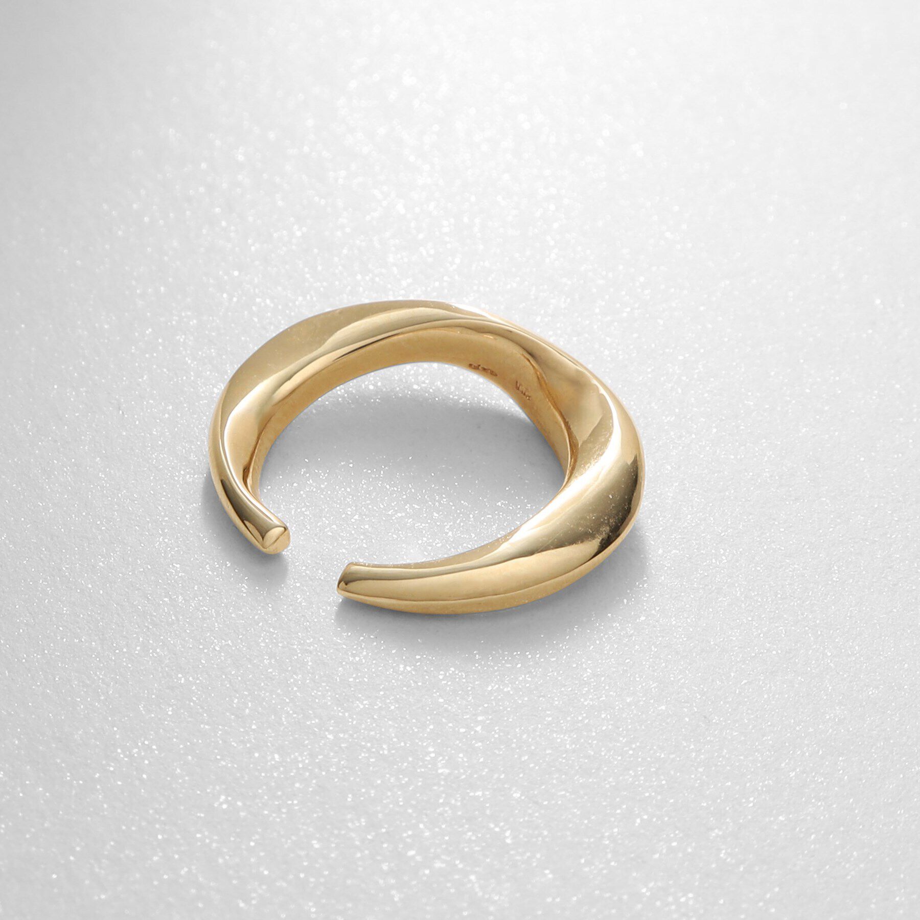 COCOSHNIK「K10ニュアンススクリュー イヤーカフ」|イヤリング|