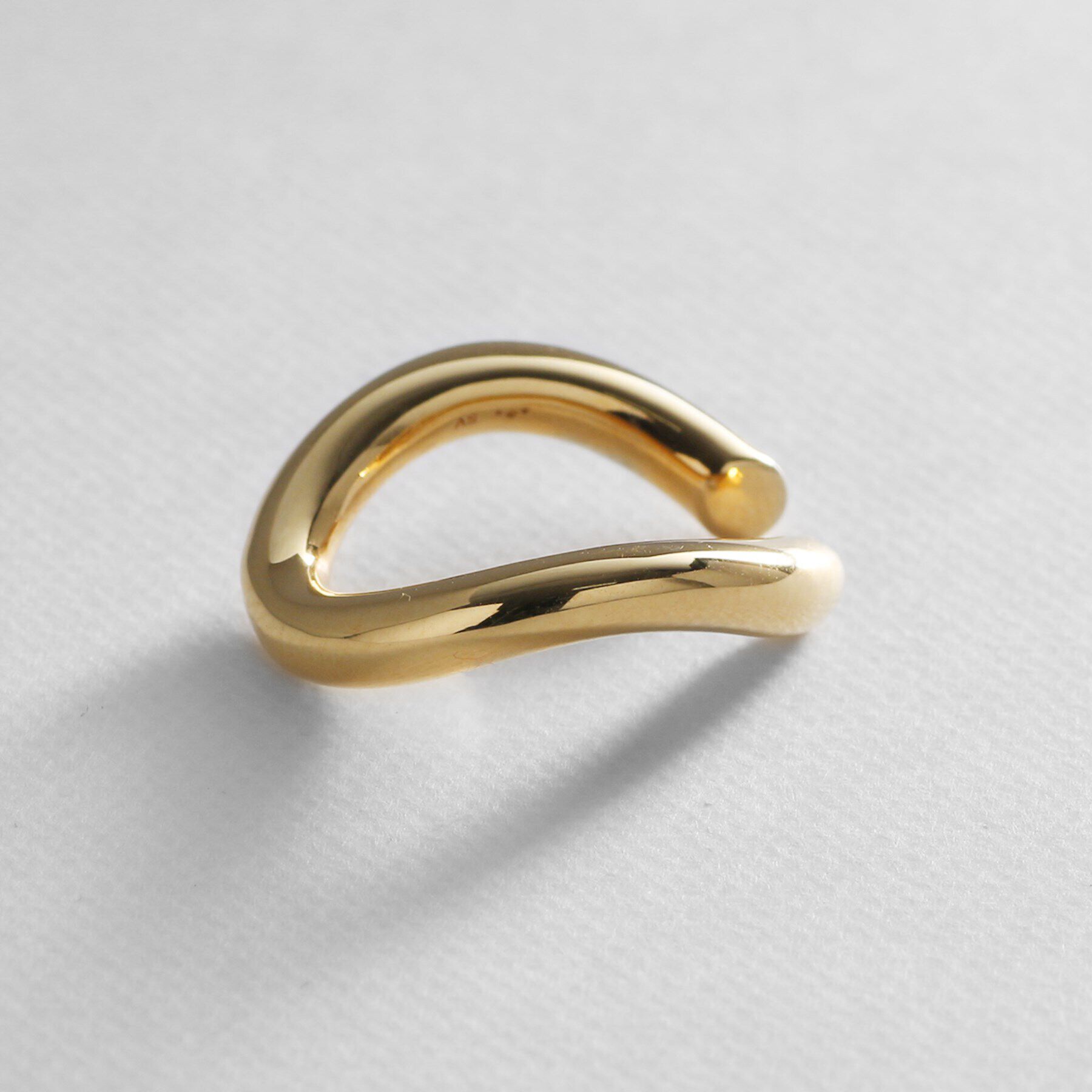 COCOSHNIK ONKITSCH「シルバー ラインイヤーカフ カーブ GP」|イヤリング|