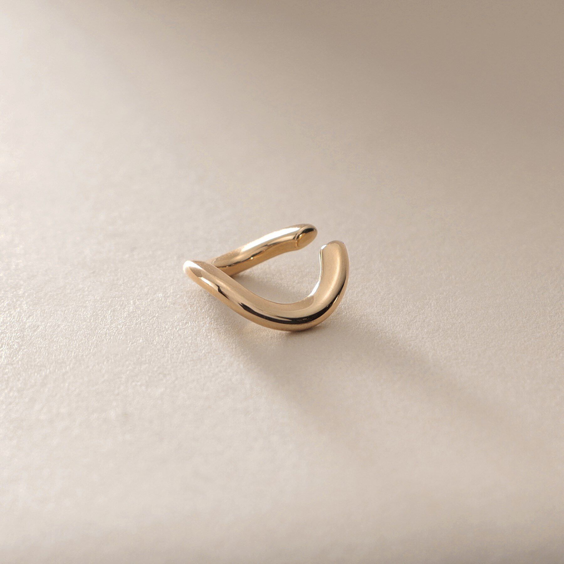 COCOSHNIK「K10Sライン イヤーカフ大」|イヤリング|