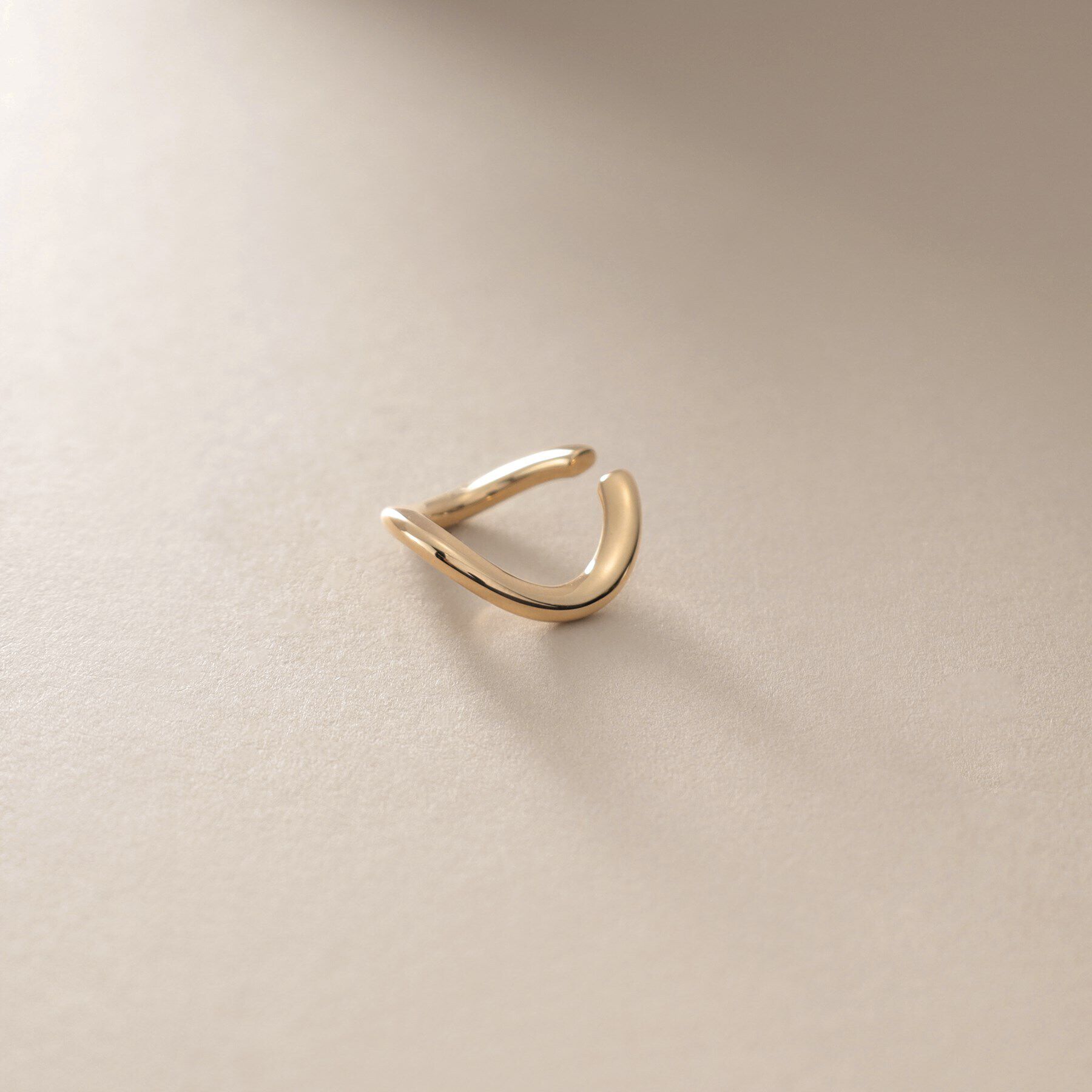 COCOSHNIK「K10Sライン イヤーカフ小」|イヤリング|