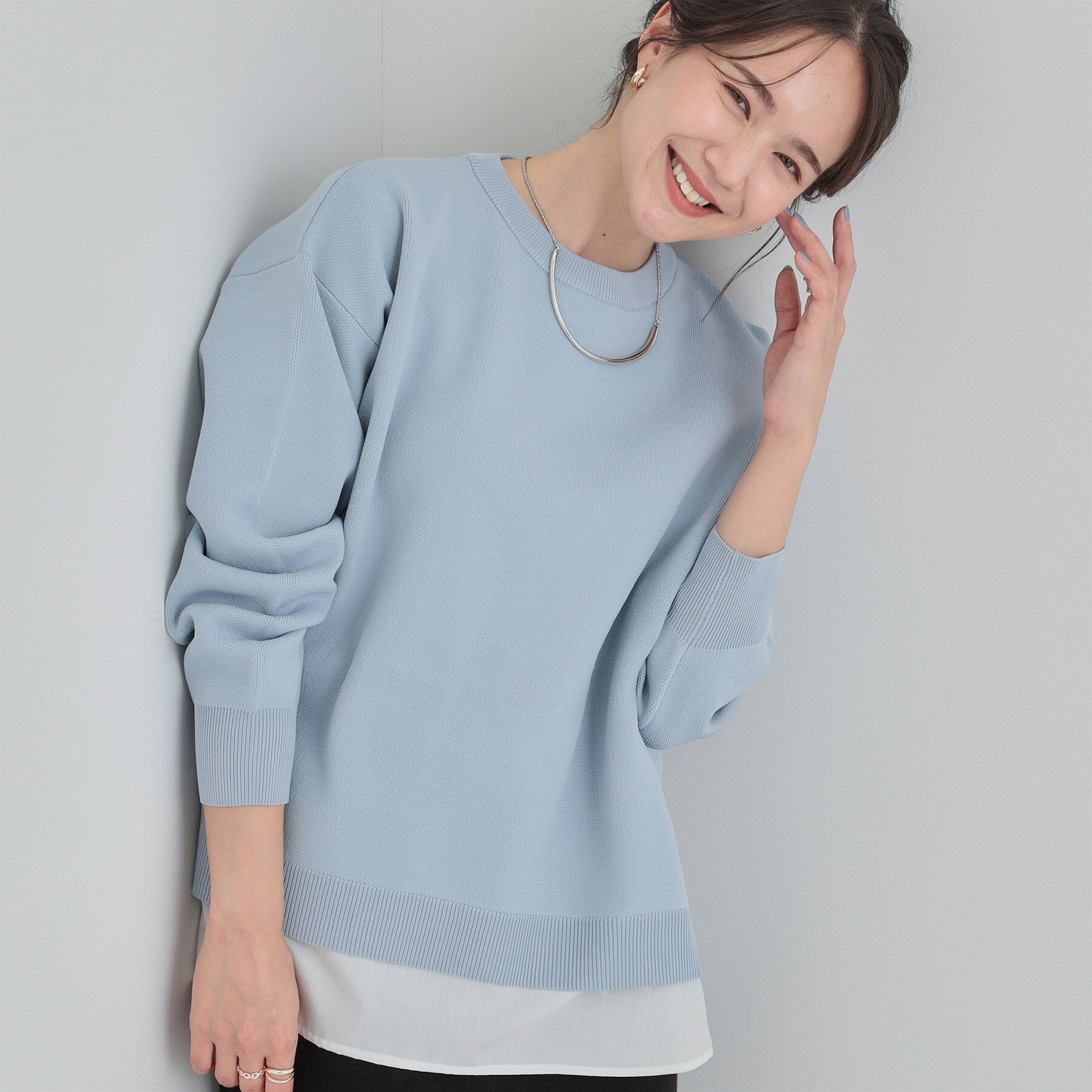 SHOO･LA･RUE「【洗濯機可/S-LL】さらに軽くなった スポンディッシュ裾フェイクトップス」|ニット・セーター|サックスブルー(09