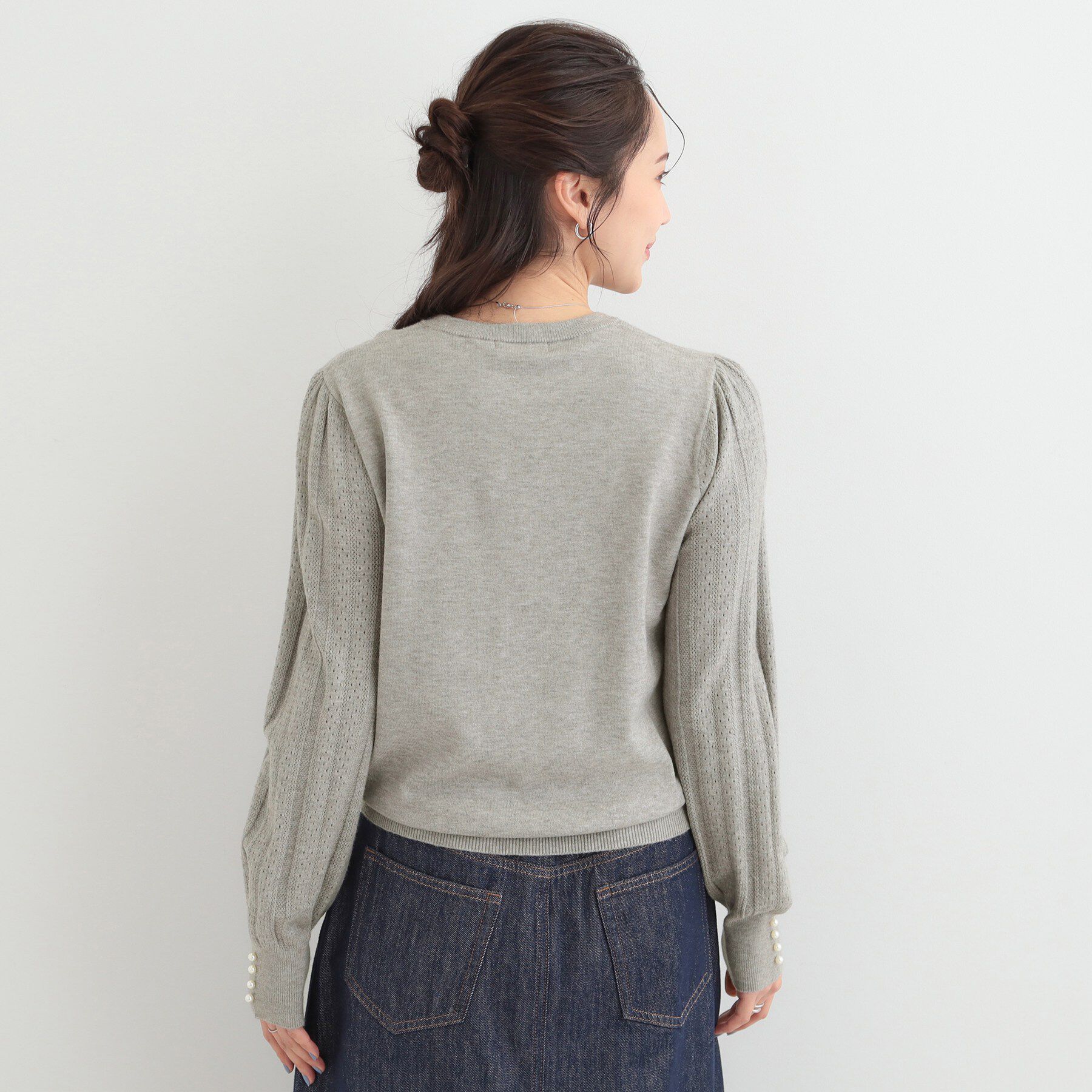 SHOO･LA･RUE「【洗濯機可/S-LL】手元美しく パールボタン&お袖編み柄切り替えニット」|ニット・セーター|