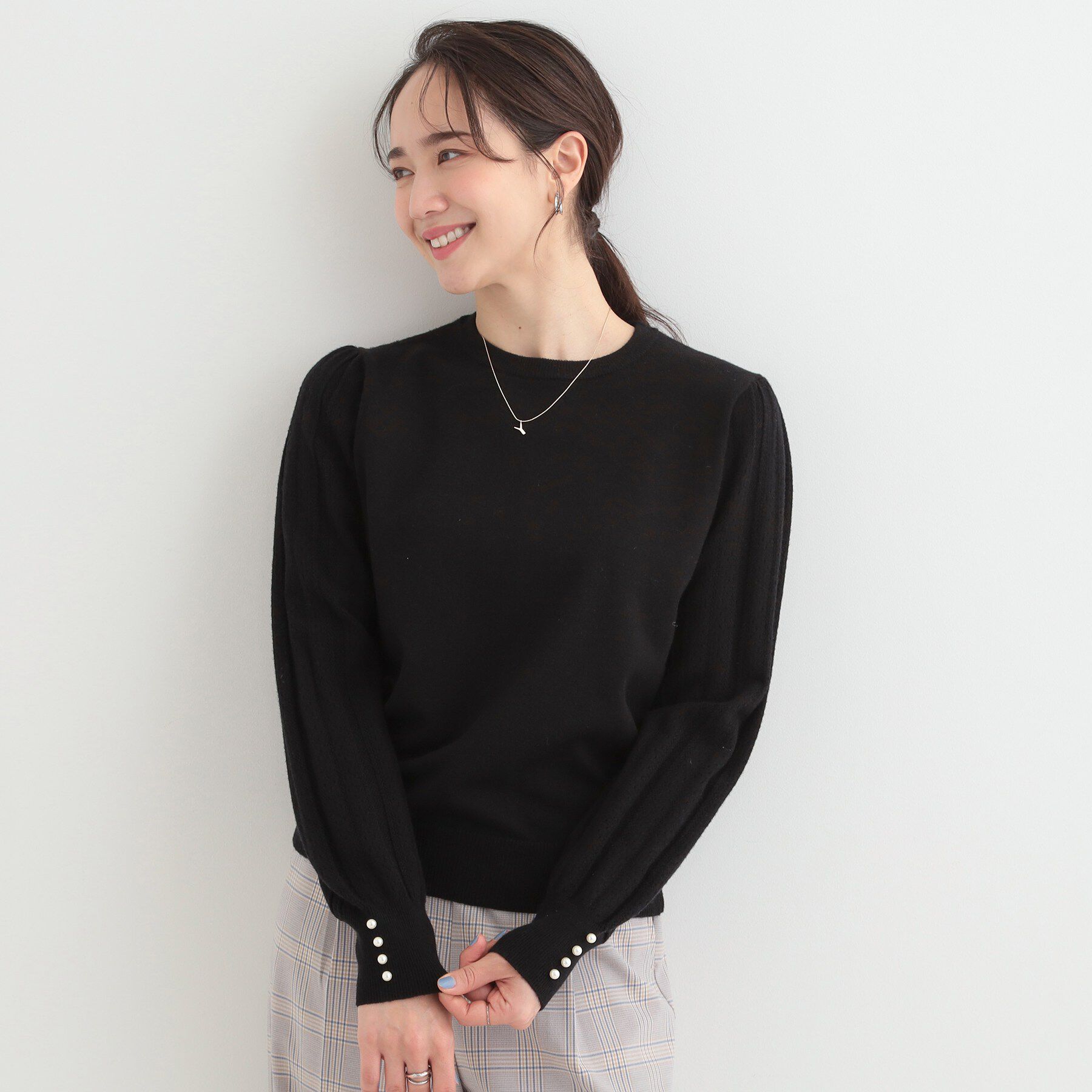 SHOO･LA･RUE「【洗濯機可/S-LL】手元美しく パールボタン&お袖編み柄切り替えニット」|ニット・セーター|