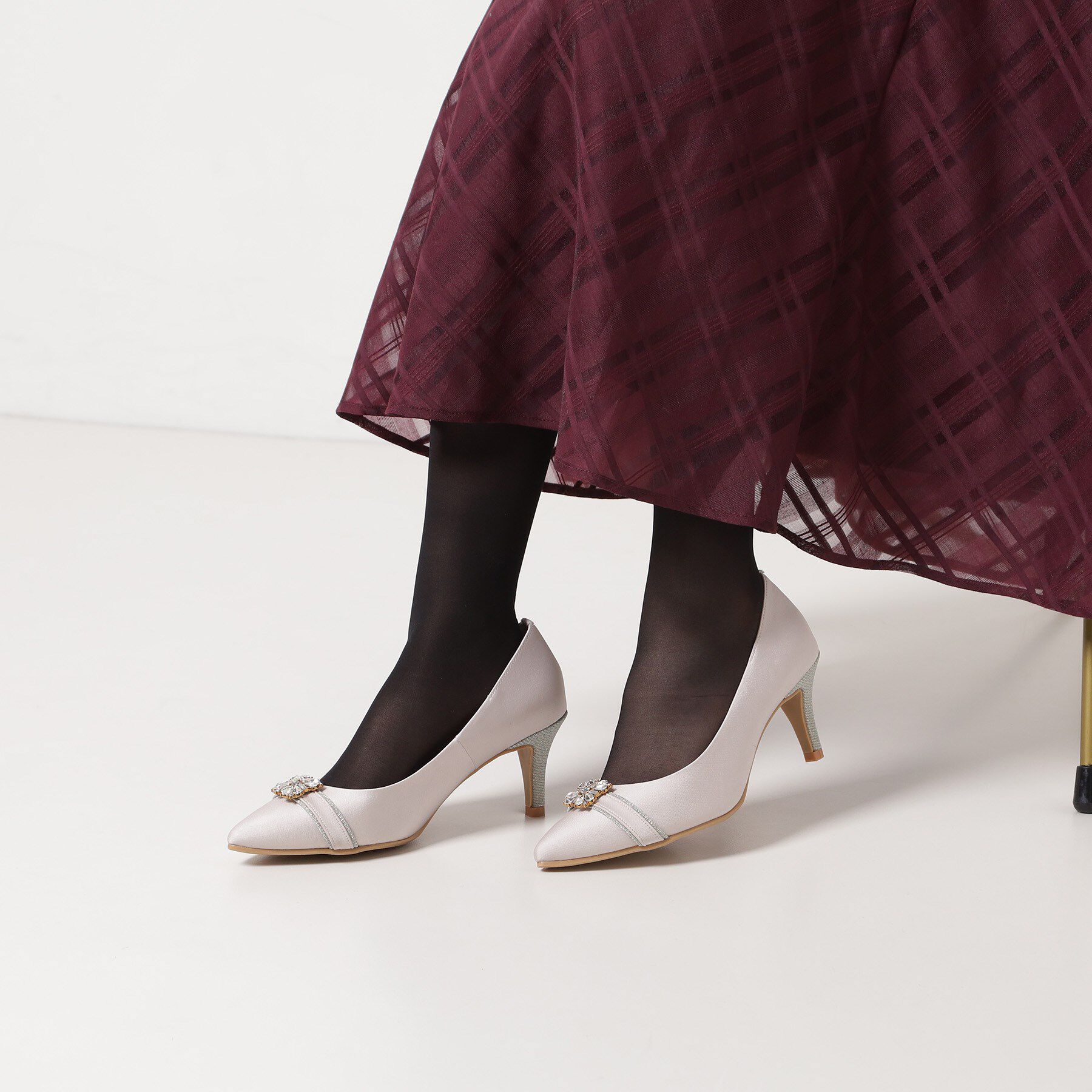 ESPERANZA「【12時間パンプス】約7．5cm／ビジューベルト パーティ-結婚式に最適」|パンプス|