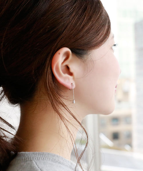 colleca la「ループフィット・小粒ストーンのチェーンイヤリング」|イヤリング|