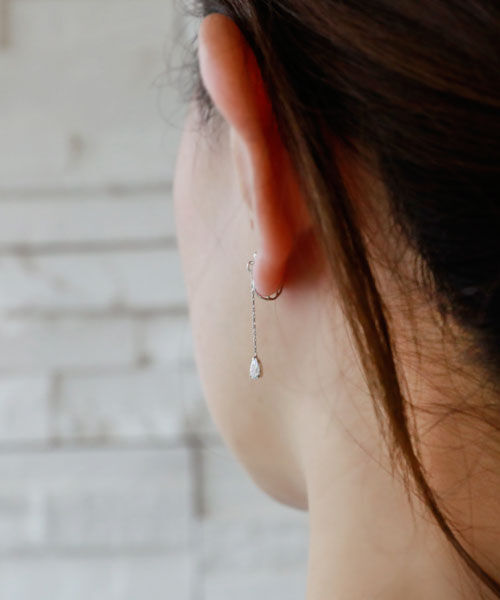 colleca la「ループフィット・小粒ストーンのチェーンイヤリング」|イヤリング|