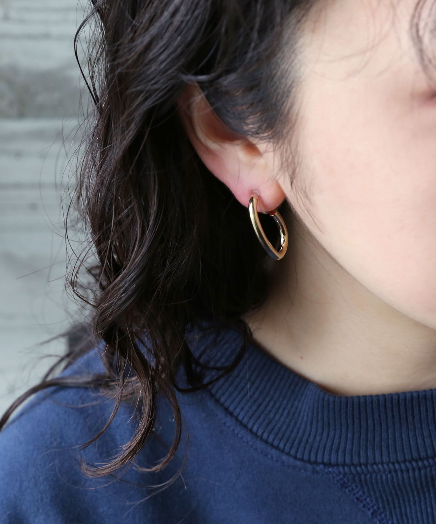 colleca la「ノンホール・オーバルフープ樹脂イヤリング〈金属アレルギー対応〉」|イヤリング|