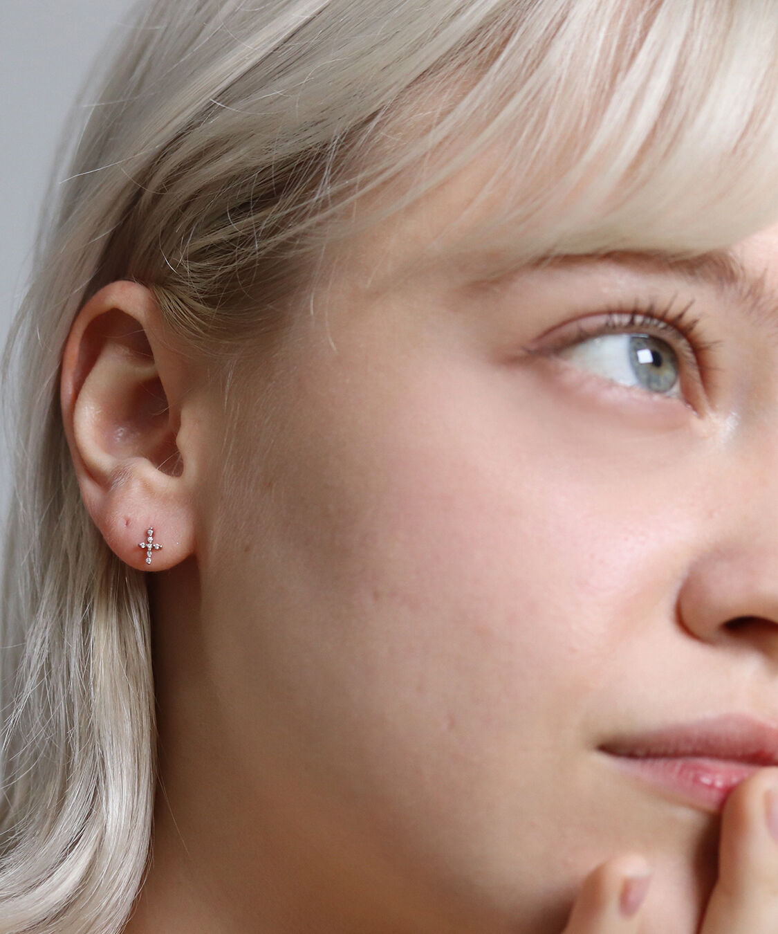  「ダイヤモンド クロス ピアス | K10YG 〈世界最小〉」|ピアス|