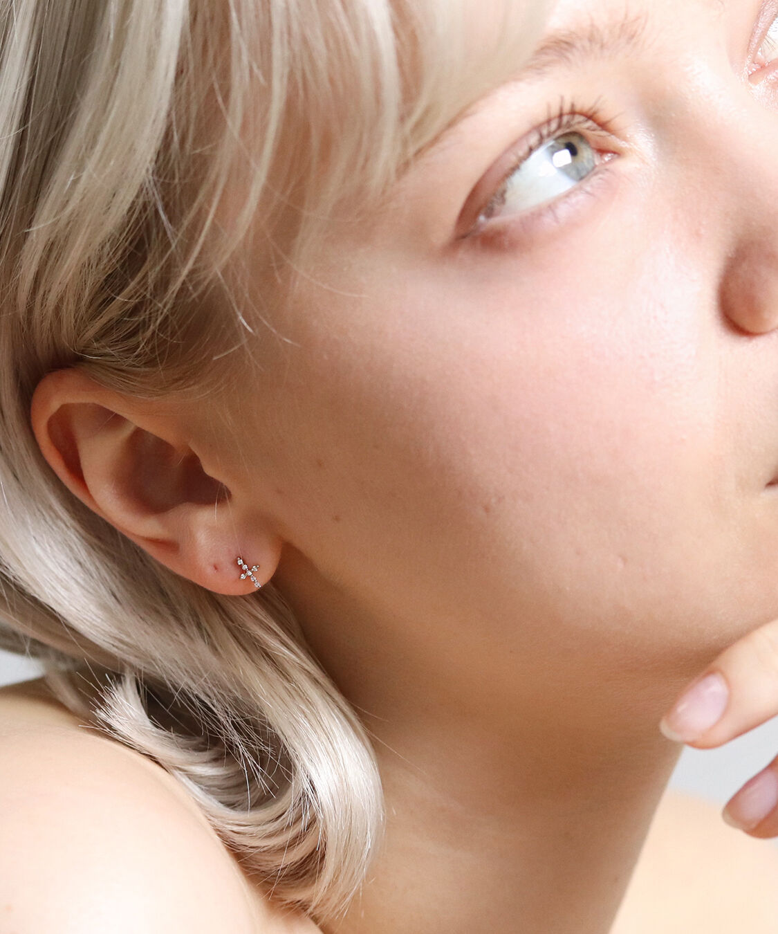  「ダイヤモンド クロス ピアス | K10YG 〈世界最小〉」|ピアス|