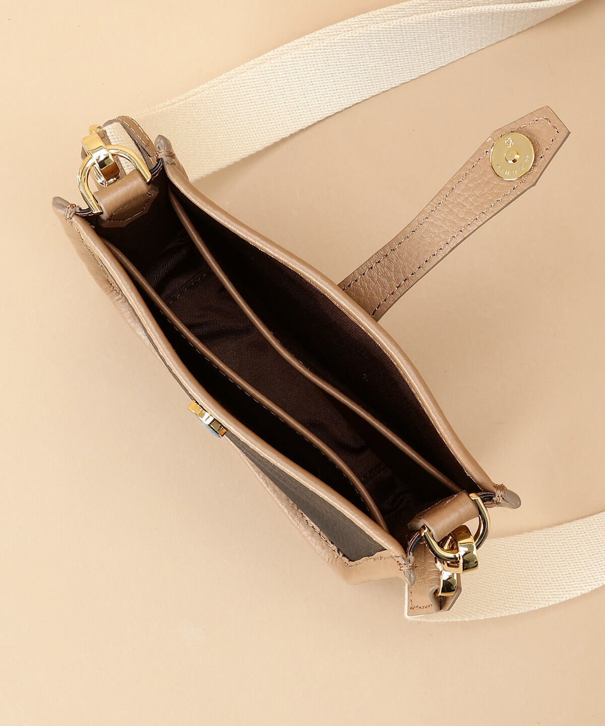 Samantha Thavasa「パンチングデザイン スクエアショルダーバッグ」|ショルダー・メッセンジャー|