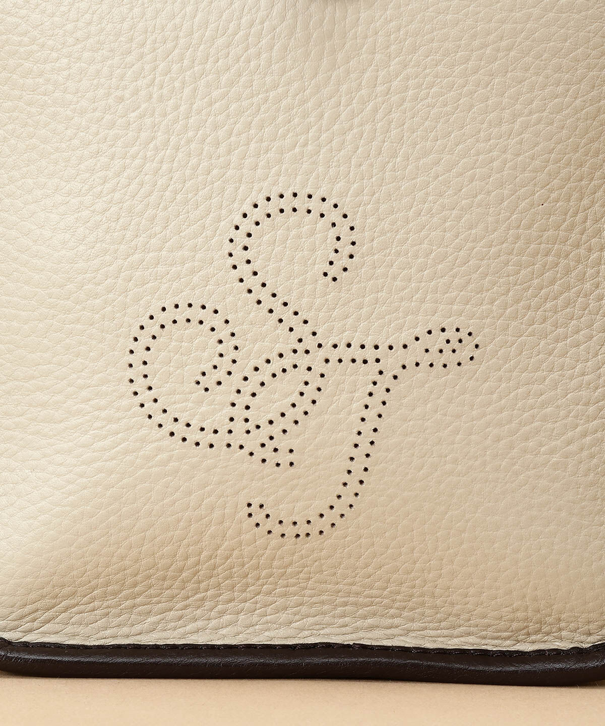 Samantha Thavasa「パンチングデザイン スクエアショルダーバッグ」|ショルダー・メッセンジャー|