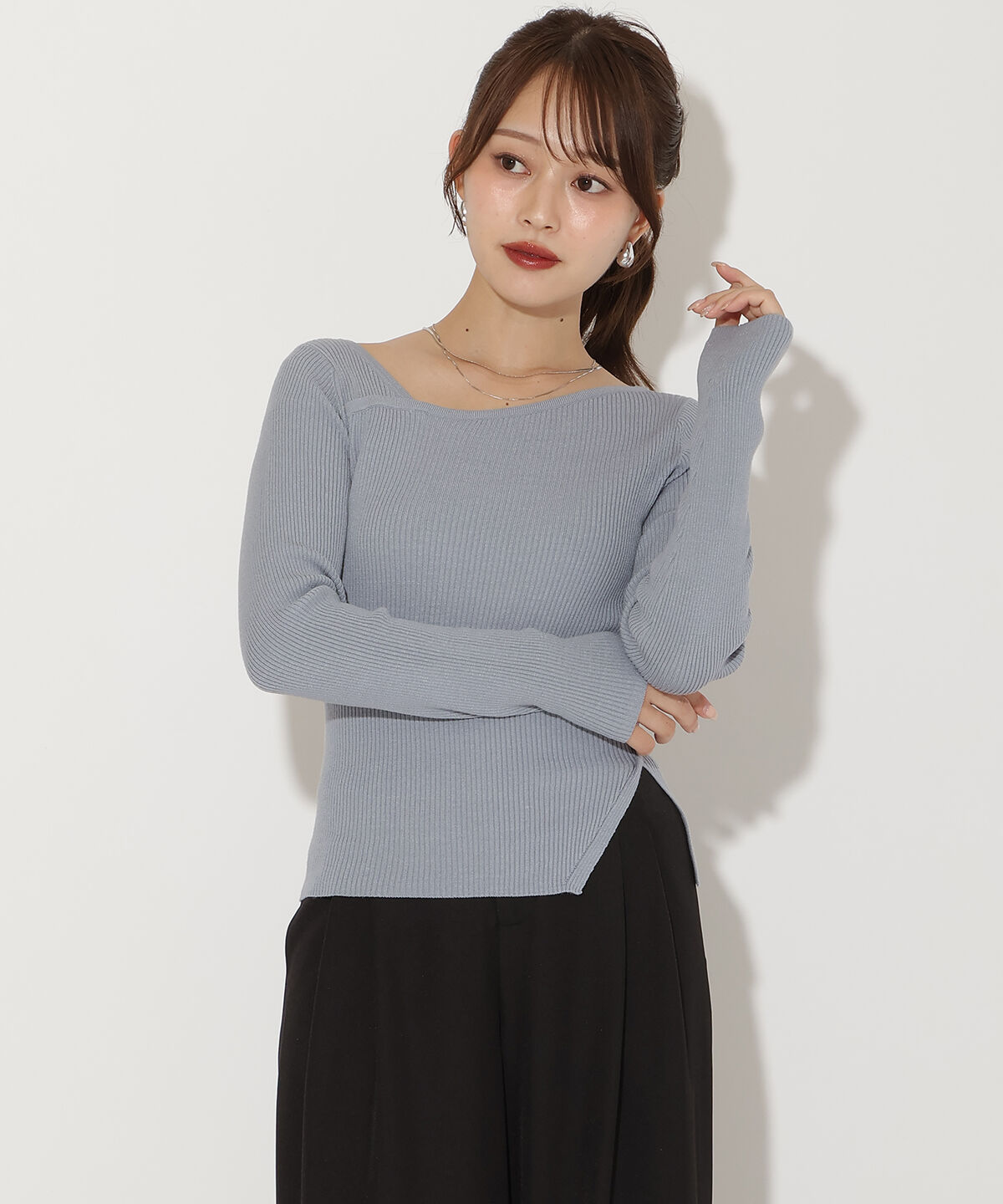 アンドクチュール「アシメＶネック長袖プルオーバー」|ニット・セーター|サックス