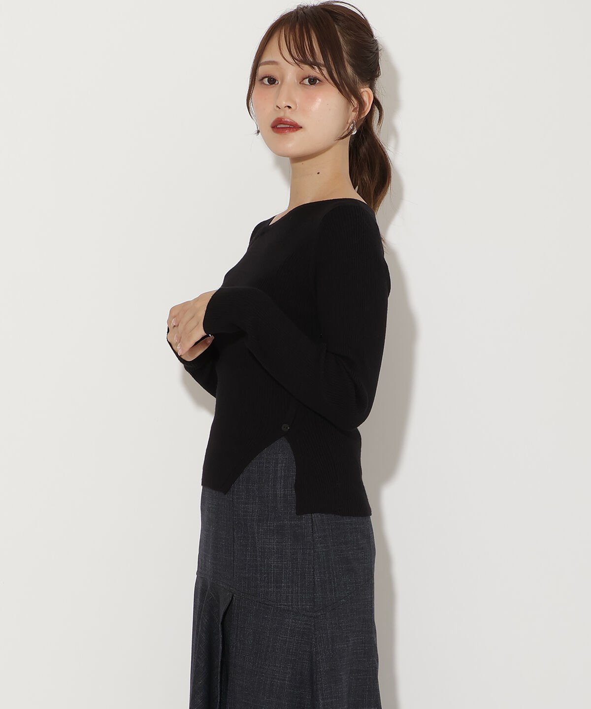 アンドクチュール「アシメＶネック長袖プルオーバー」|ニット・セーター|
