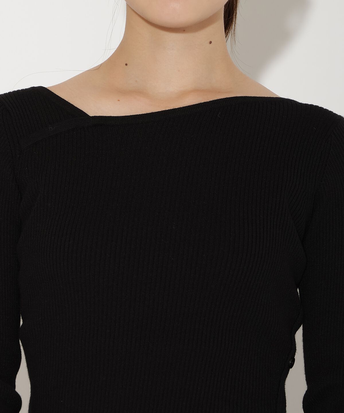 アンドクチュール「アシメＶネック長袖プルオーバー」|ニット・セーター|