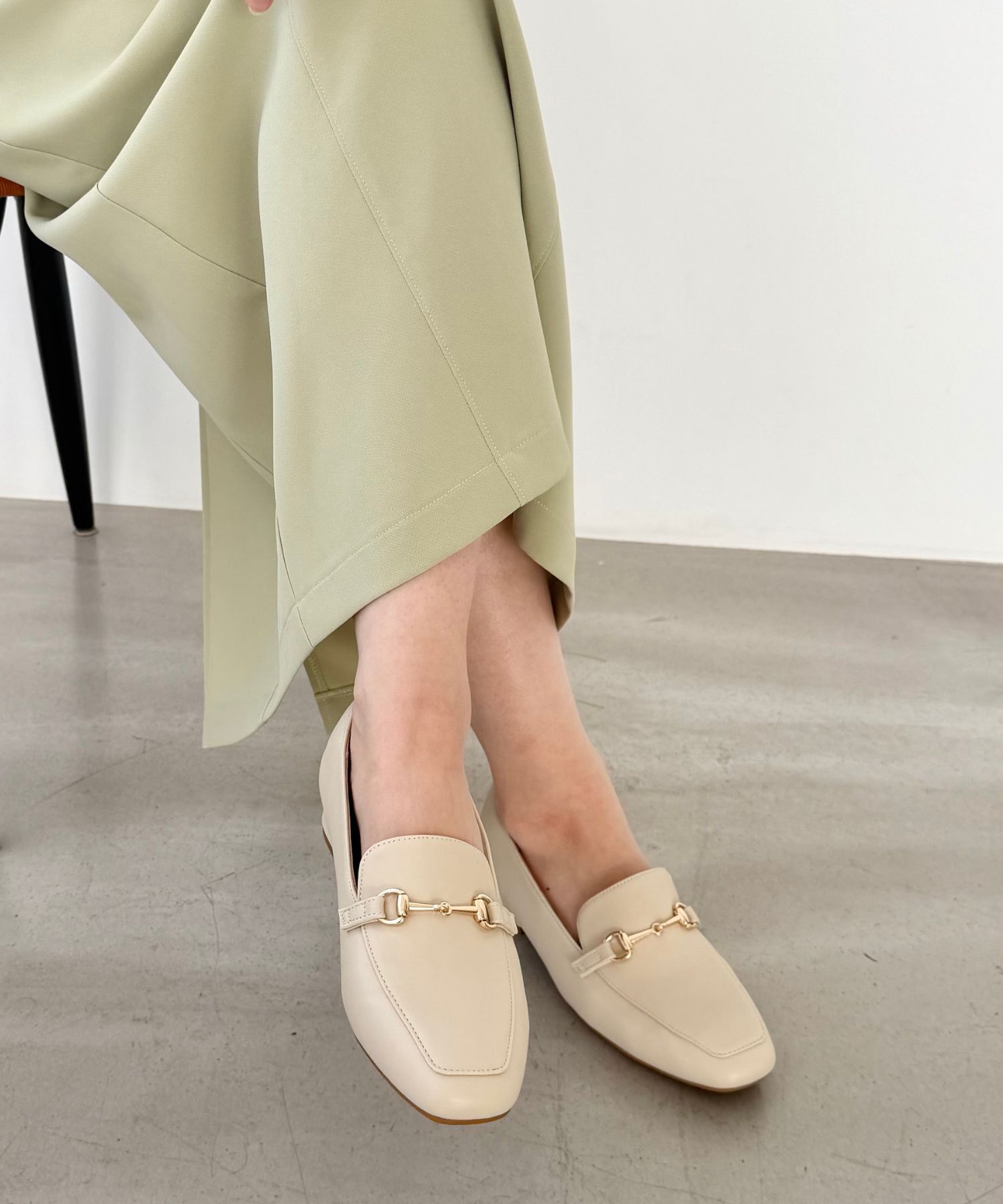 ORiental TRaffic「【跳べるパンプス/シリーズ累計１５０万足突破】スクエアトゥ ビット モチーフ  ローファー /R-3210」|パンプス|BEIGE