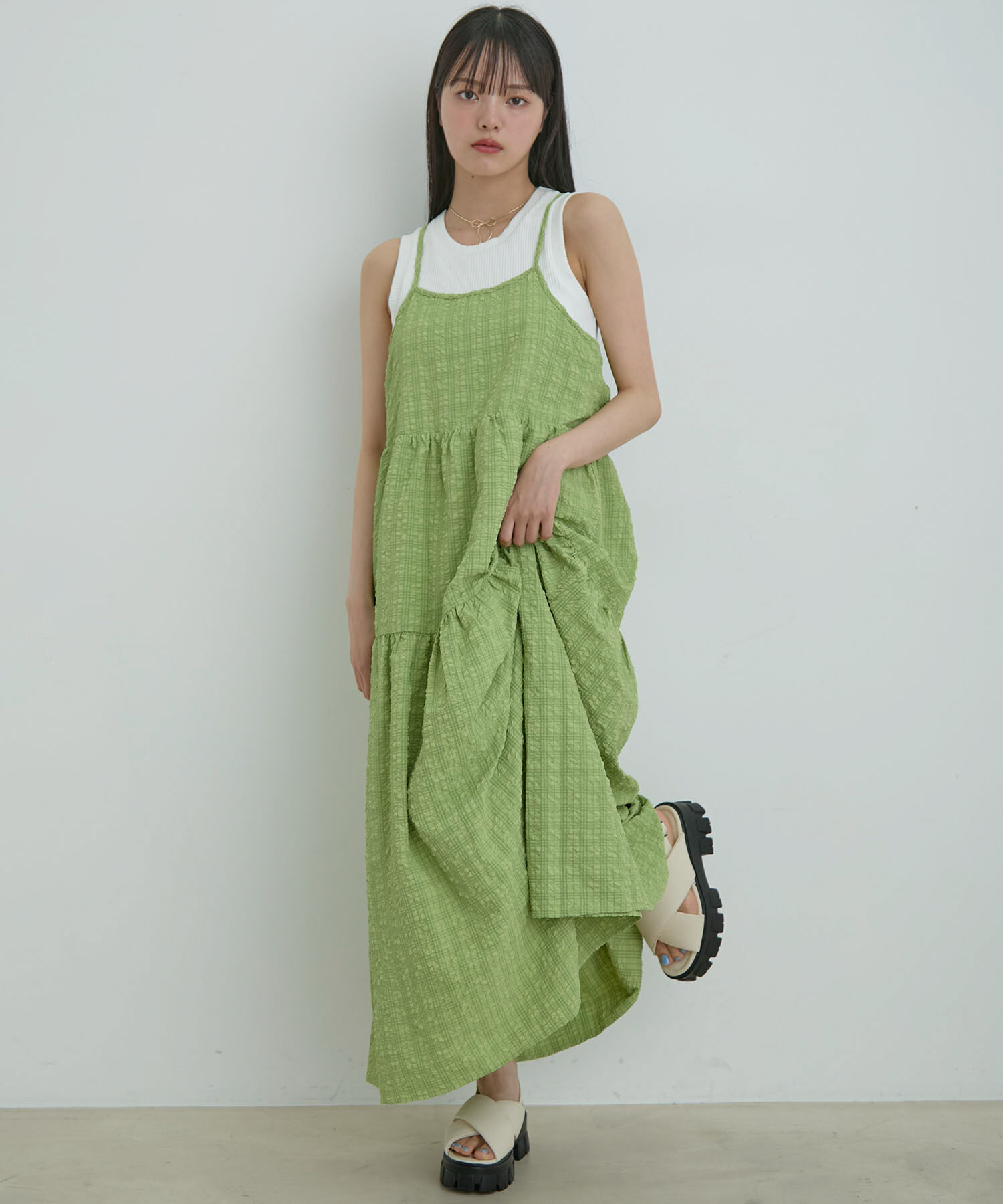 VIS「【洗える】ぽこぽこチェック柄ティアードキャミワンピース」|ワンピース|