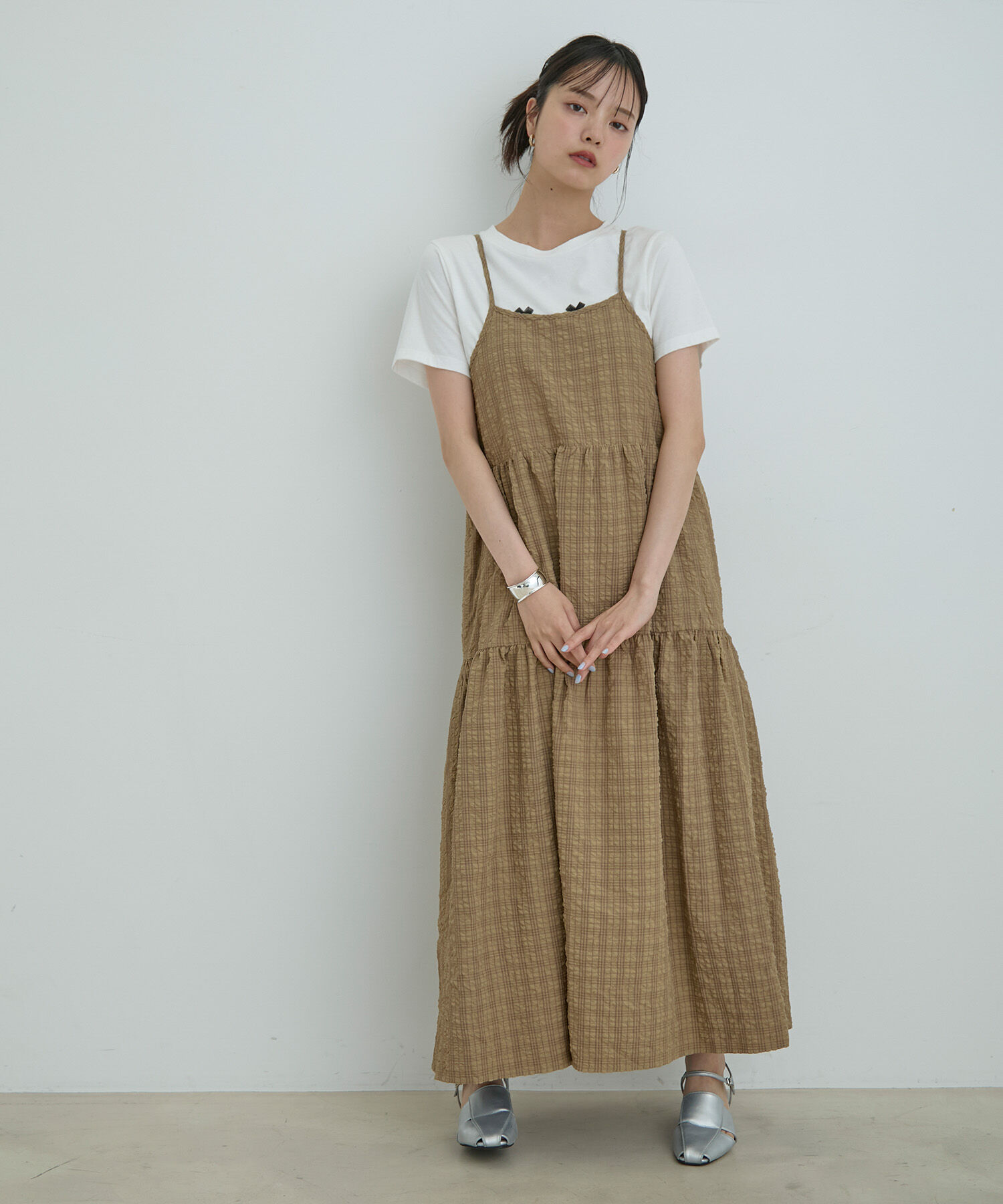 VIS「【洗える】ぽこぽこチェック柄ティアードキャミワンピース」|ワンピース|