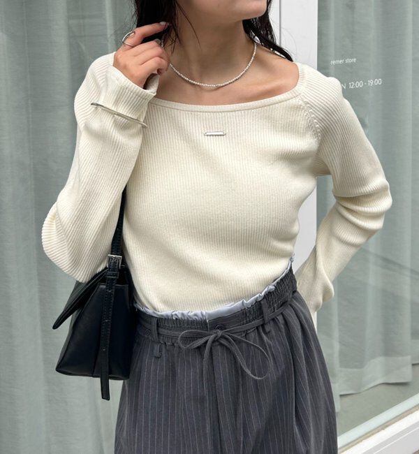  「プレート付きクルーリブニット」|ニット・セーター|