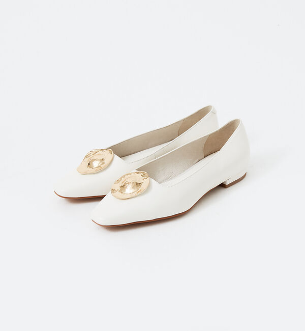 AU BANNISTER「メタルモチーフフラットパンプス」|パンプス|