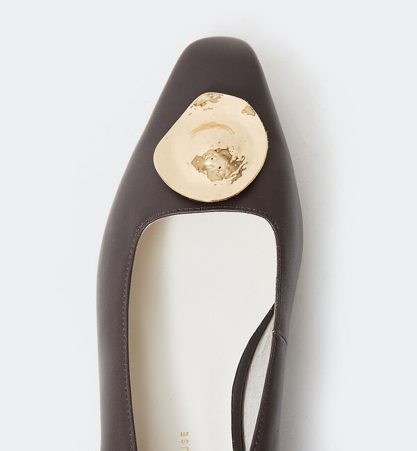 AU BANNISTER「メタルモチーフフラットパンプス」|パンプス|