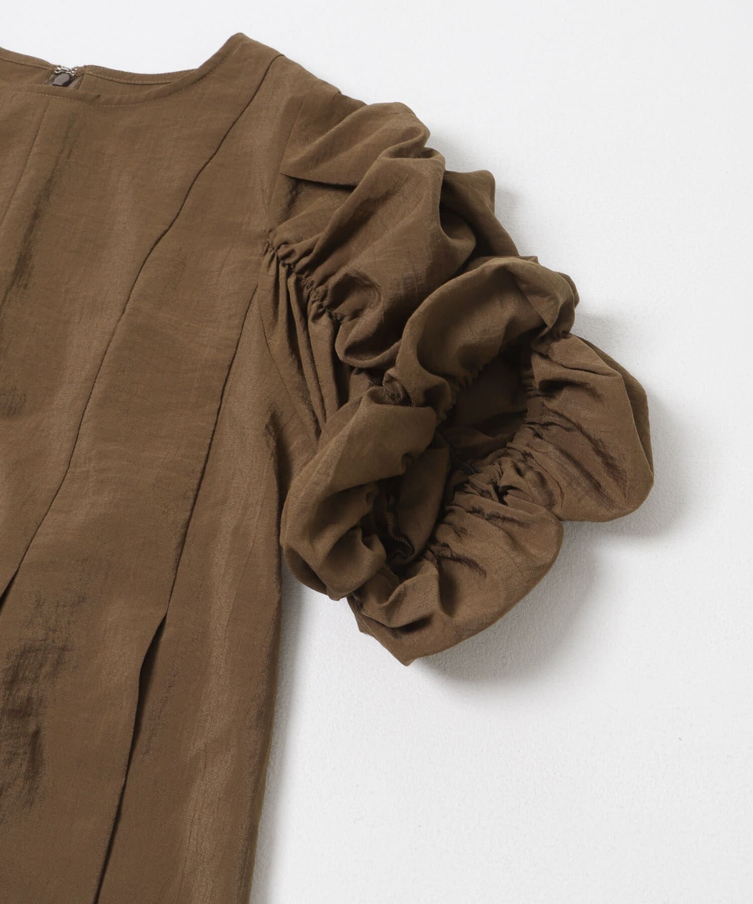  「シャーリングスリーブミニワンピース」|ワンピース|