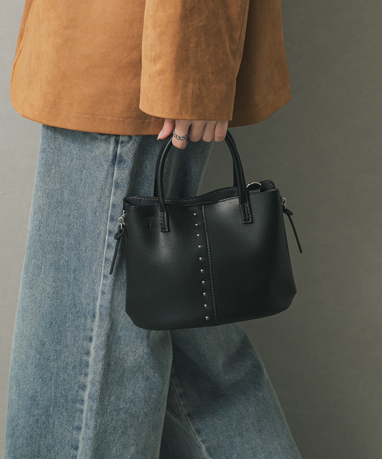 SENSE OF PLACE by URBAN RESEARCH「スタッズショルダーバッグ」|ショルダー・メッセンジャー|ブラック