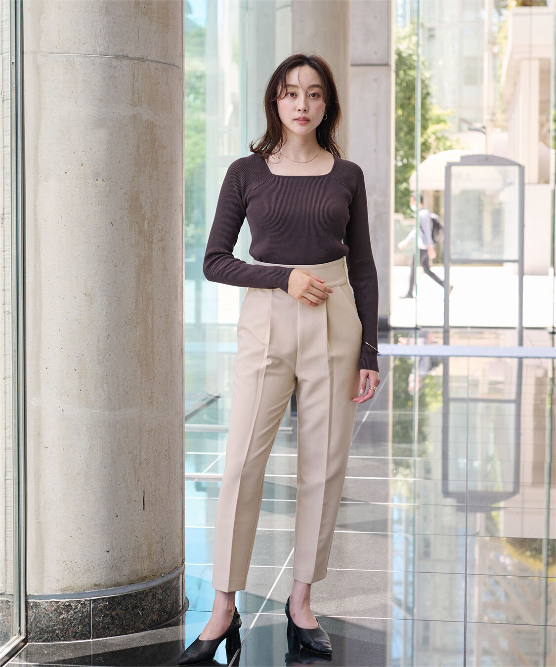 ur's「ハイウエストタックテーパードパンツ」|スラックス|