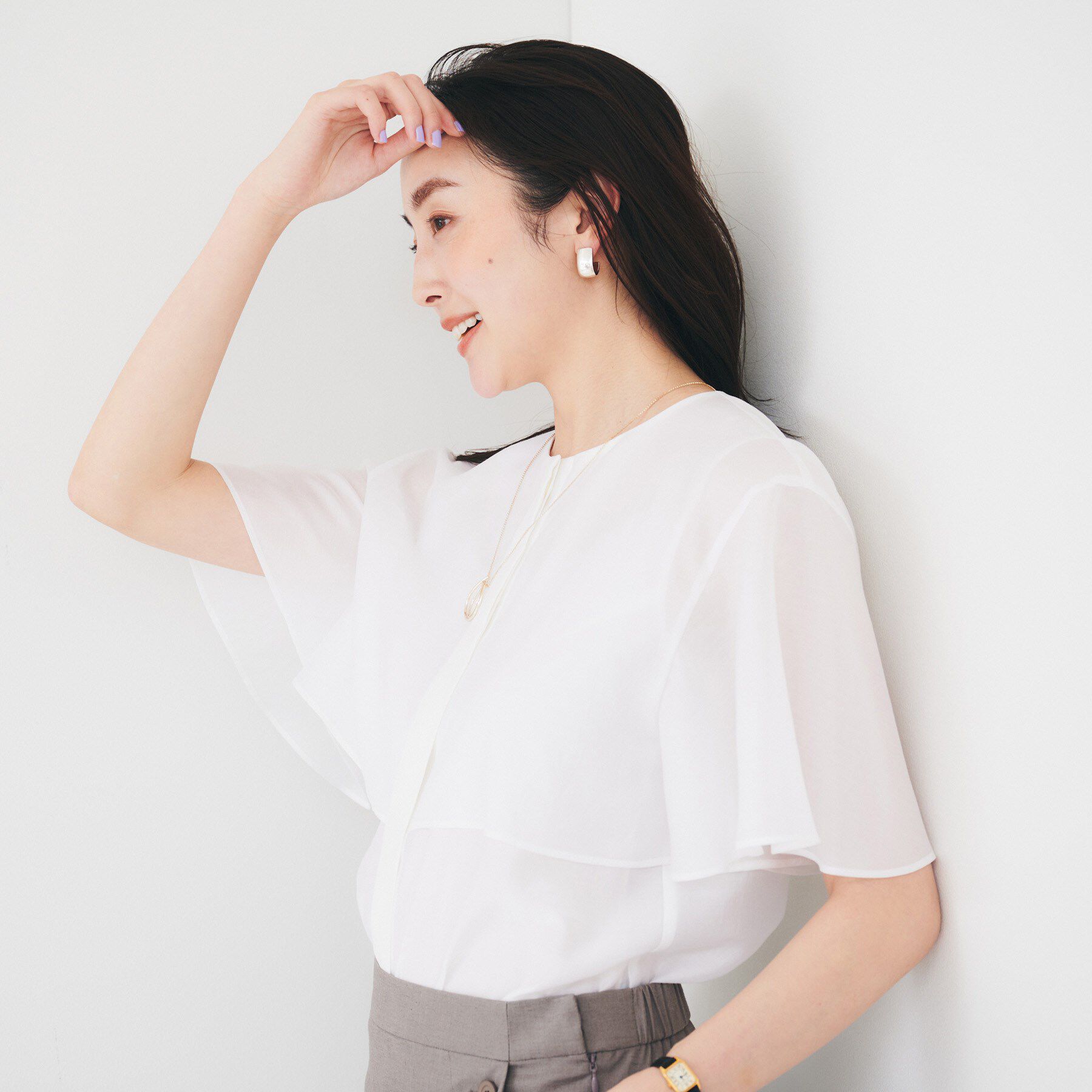 UNTITLED「【オンオフ/二の腕カバー】オーガンジーラッフルブラウス」|シャツ・ブラウス|ホワイト(001)