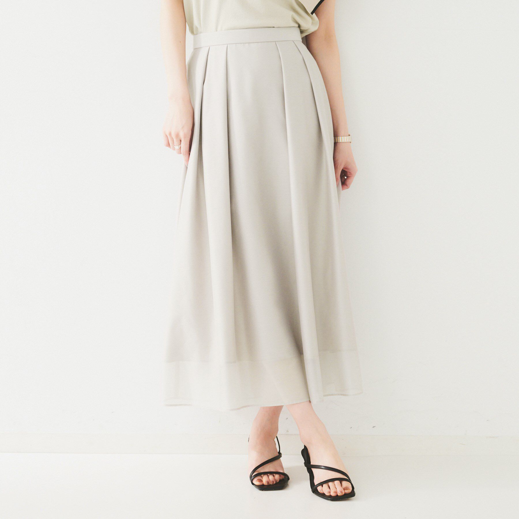 UNTITLED「【後ろウエストゴム/洗える】シアーフレアースカート」|スカート|グレージュ(050)