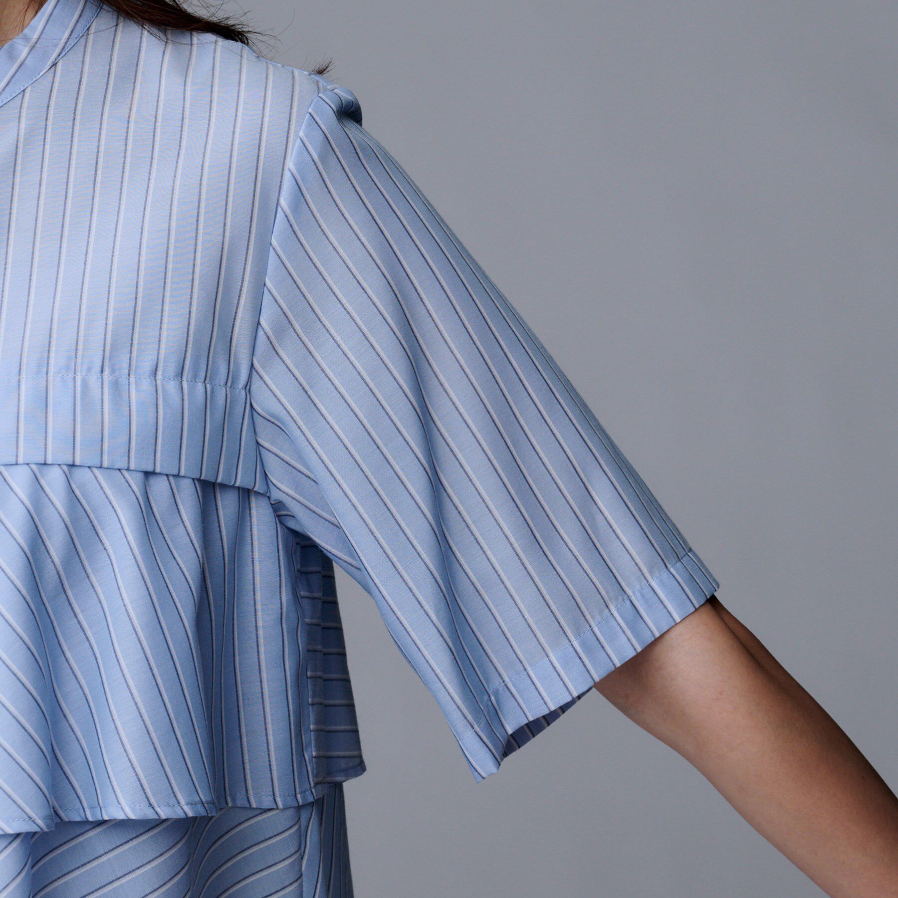 UNTITLED「【短丈/前ボタン/五分袖】ストライプフリルシャツ」|シャツ・ブラウス|