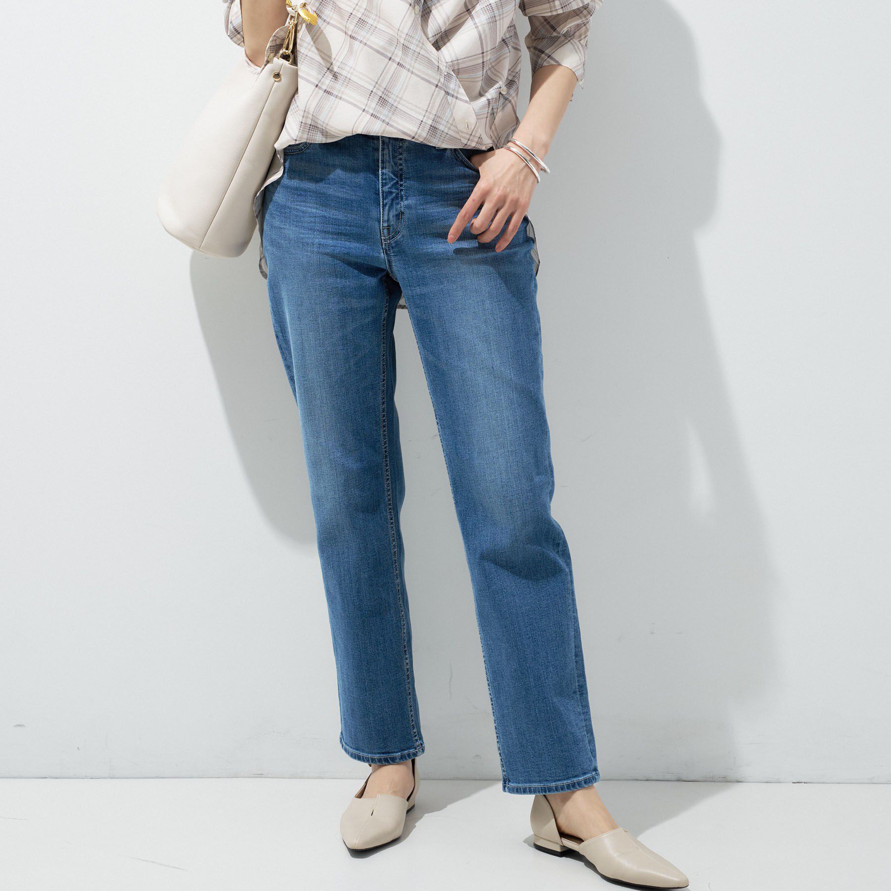 INDIVI「【春の新色登場！褒められデニム】スリムストレート デニムパンツ」|デニム|