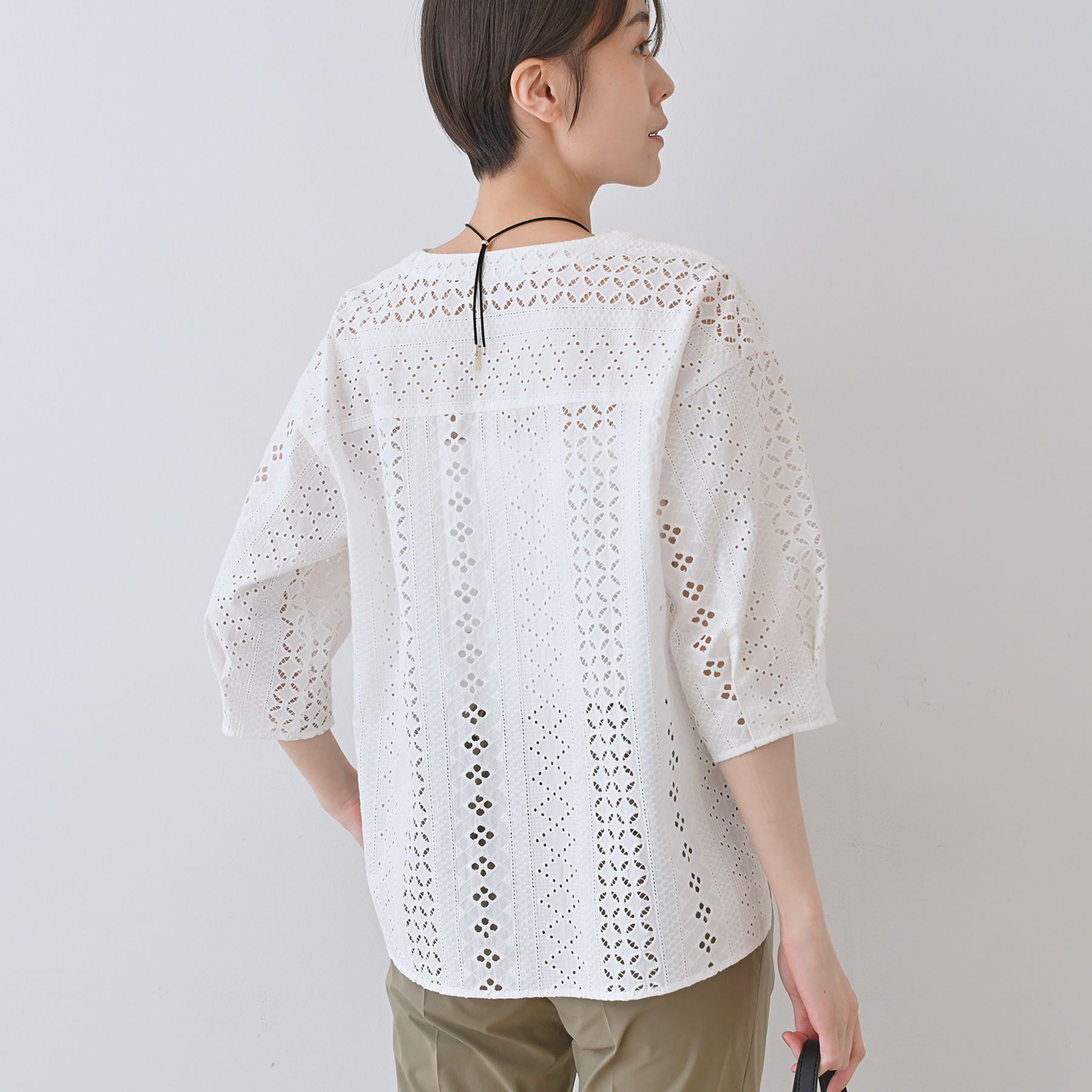 INDIVI「【刺繍／レース】スラッシュネックブラウス」|シャツ・ブラウス|