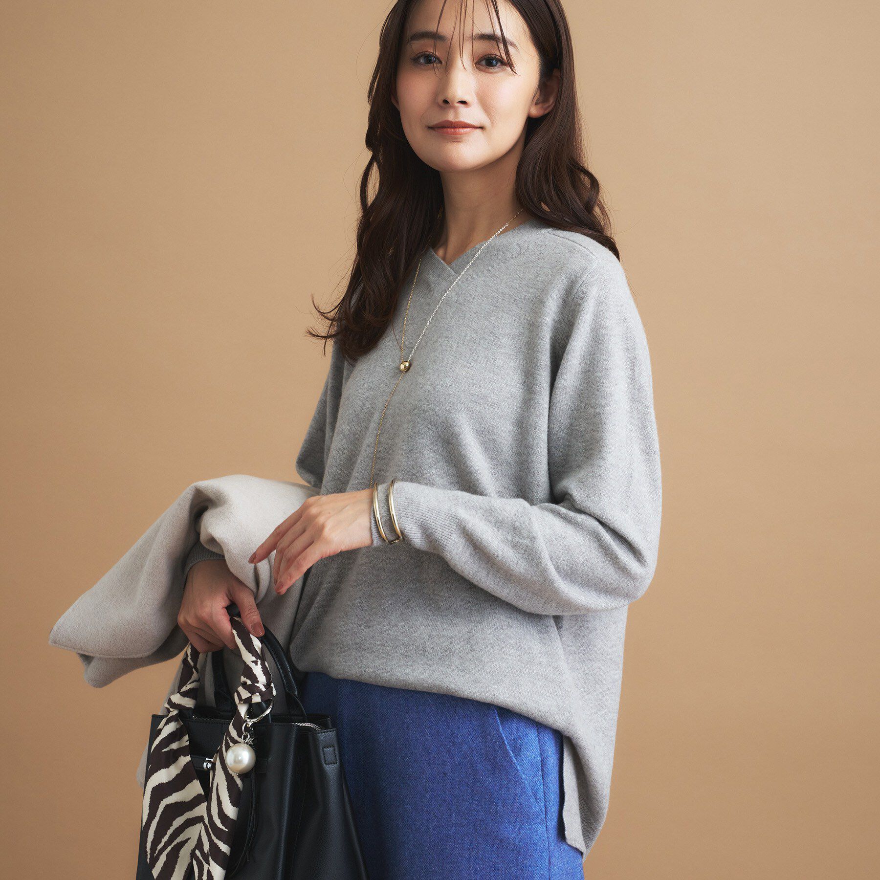 INDIVI「【洗える／チュニック丈／カシミヤ混】スリットデザインVネックニット」|ニット・セーター|トープ(054)