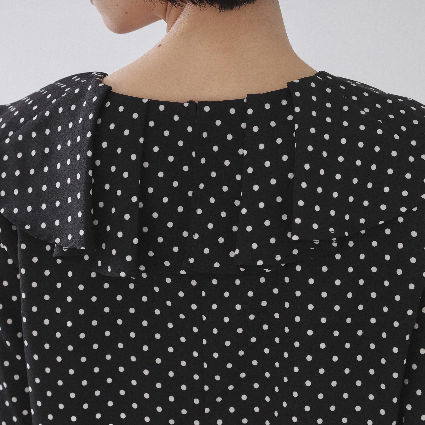 OPAQUE.CLIP「ドットプリントラッフルブラウス【洗濯機OK】」|シャツ・ブラウス|