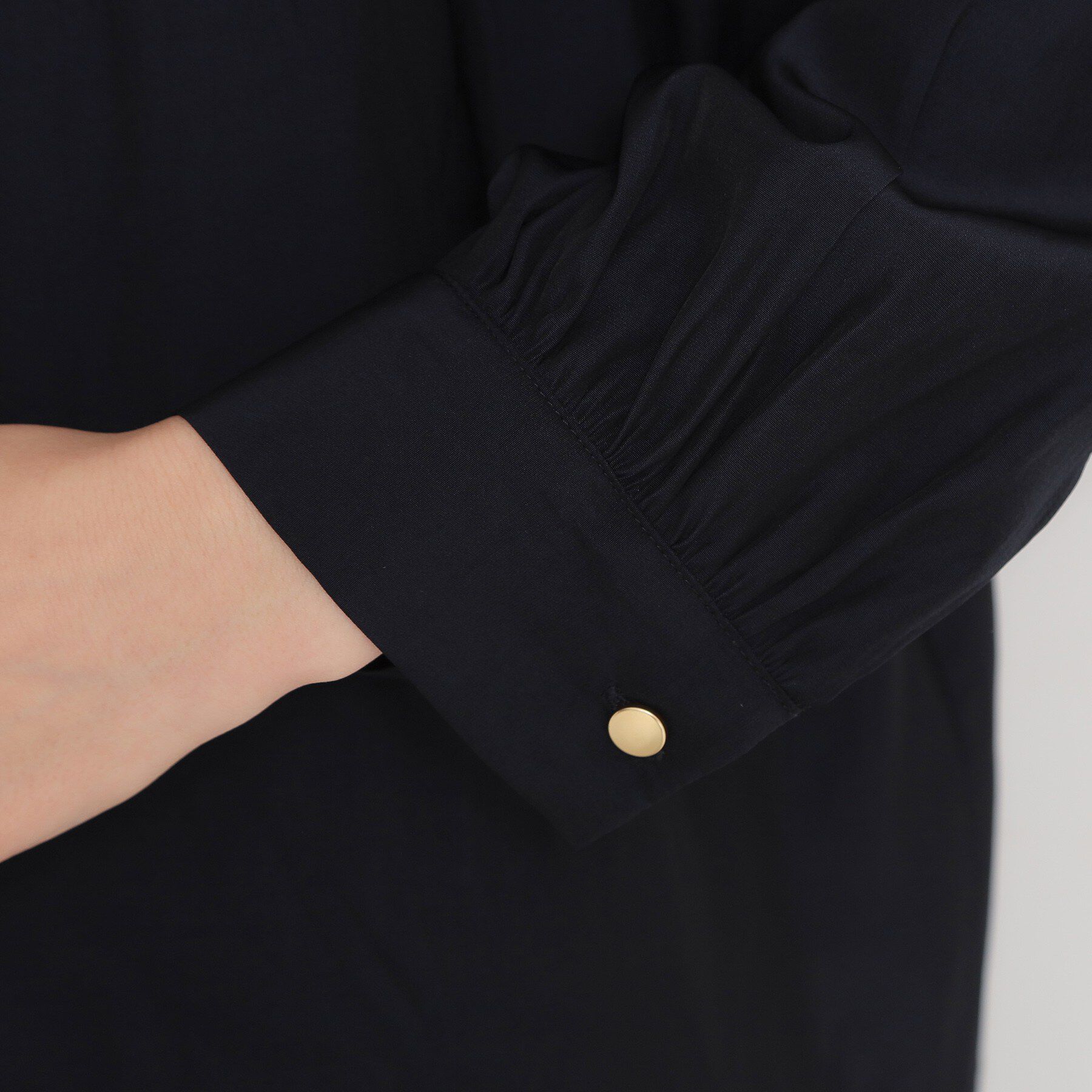 THE SHOP TK「【通勤スタイルに】ヴィンテージサテンギャザーブラウス」|シャツ・ブラウス|