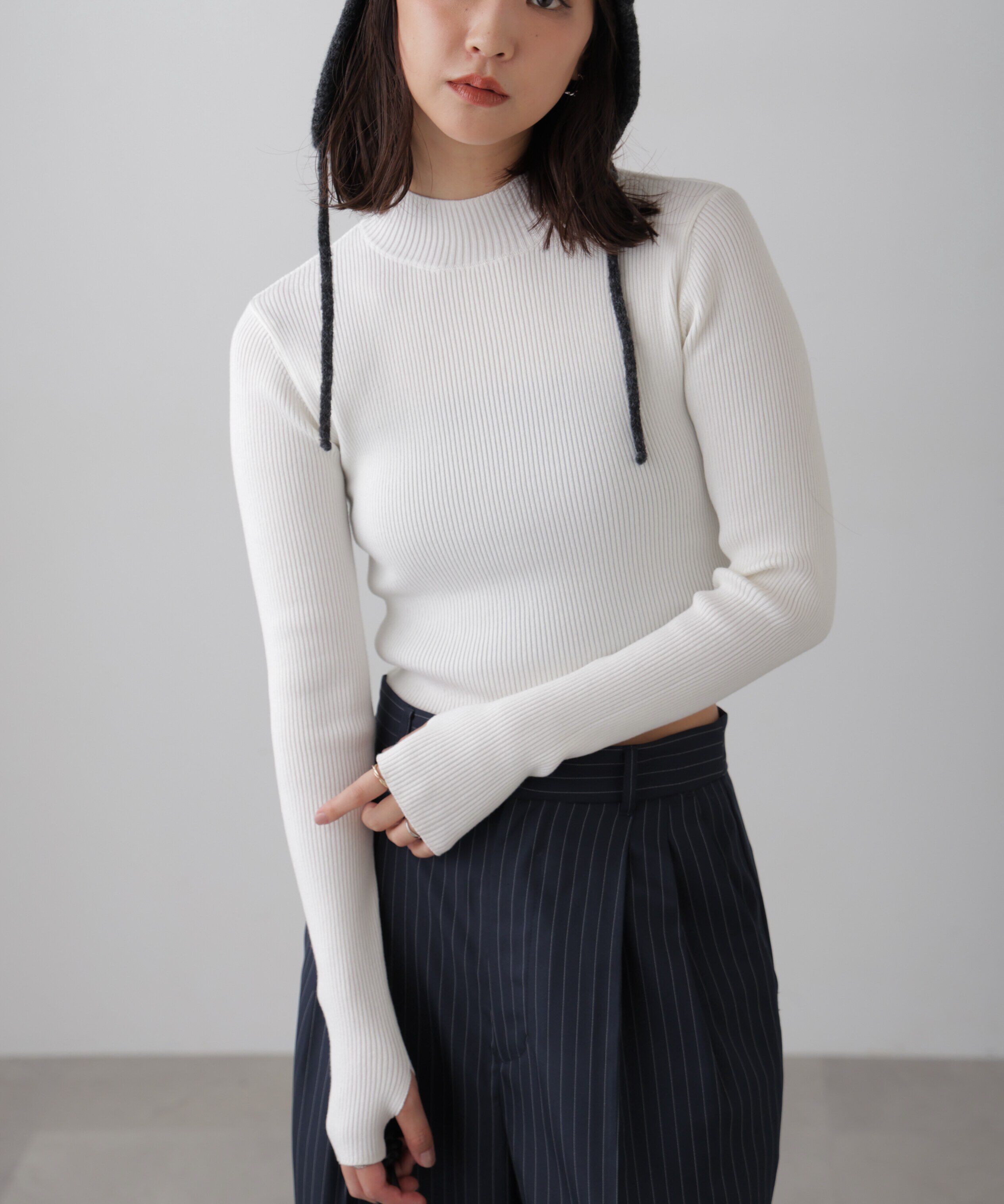  「〈洗える〉マシンウォッシャブルハイネックショート丈ニット」|ニット・セーター|ホワイト