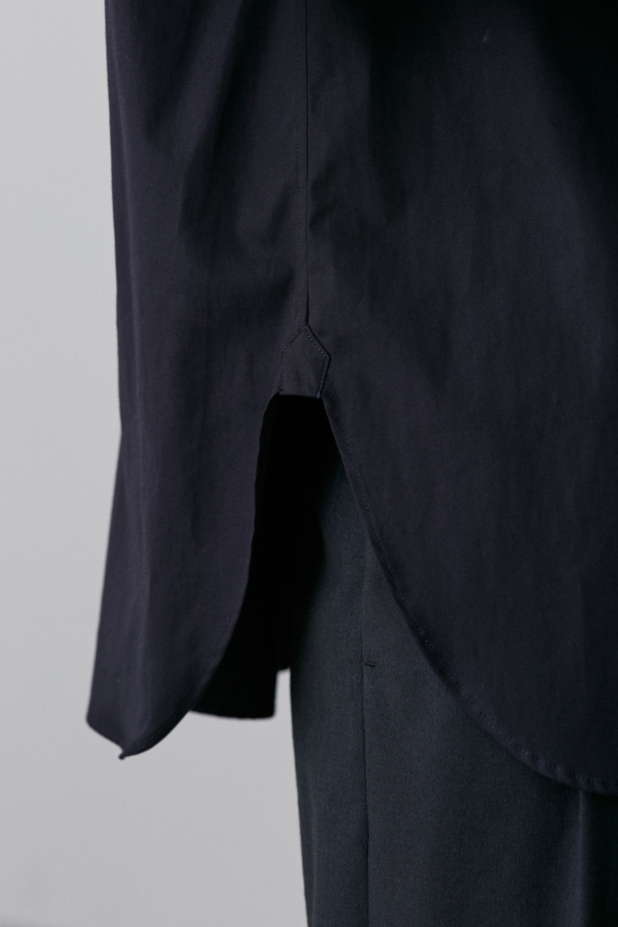 YLEVE 「YLEVE / BOURRIENNE  COTTON TYPEWRITER RUFFLE BLOUSE」|シャツ・ブラウス|