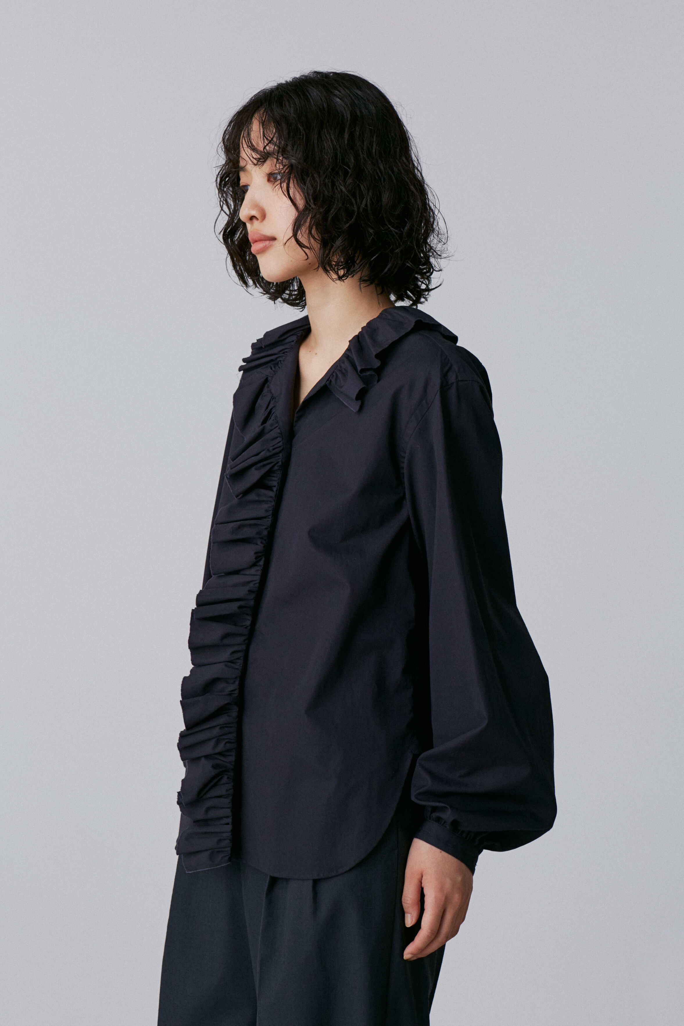 YLEVE 「YLEVE / BOURRIENNE  COTTON TYPEWRITER RUFFLE BLOUSE」|シャツ・ブラウス|