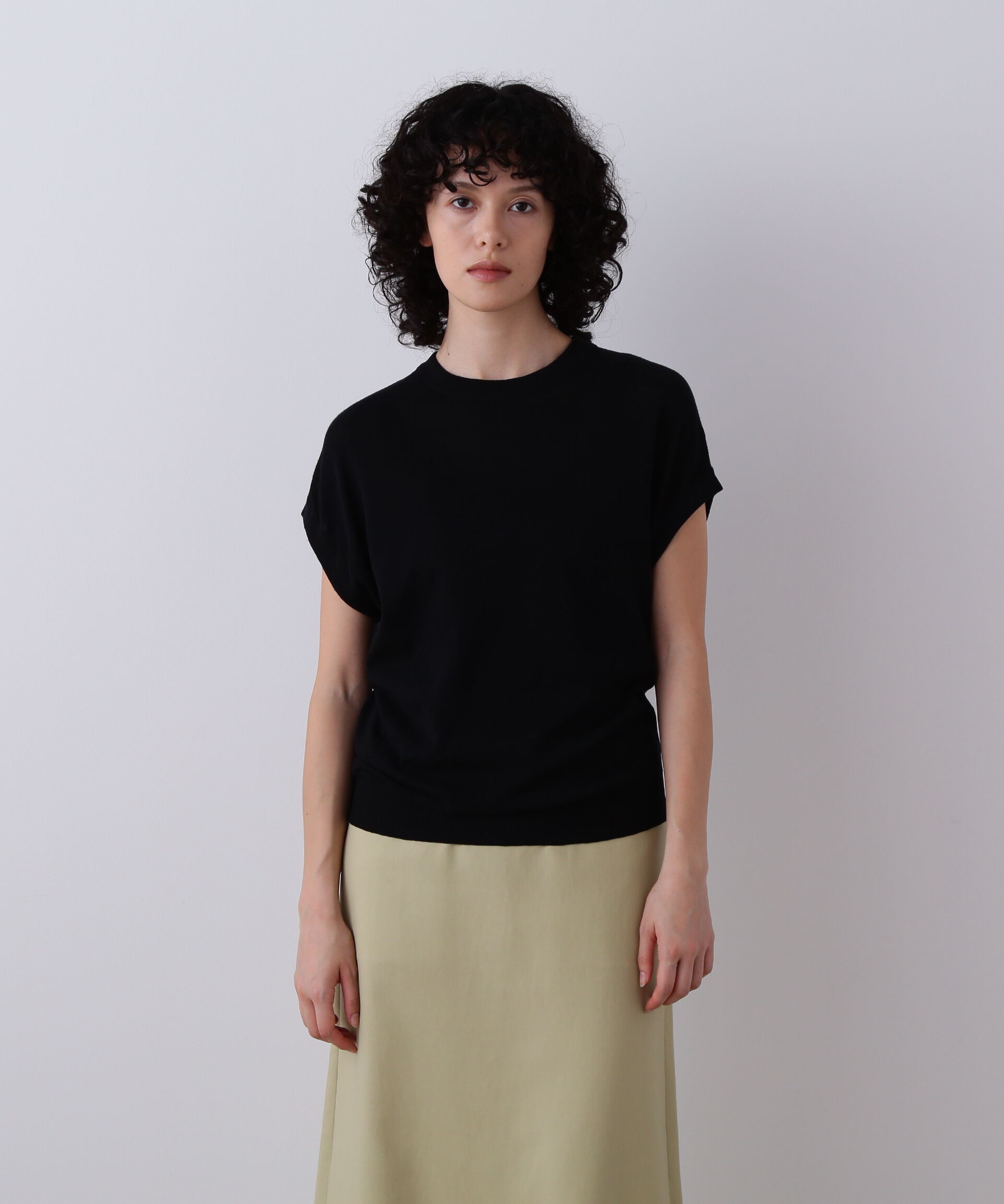 YLEVE 「YLEVE / COTTON LINEN KNIT ASYMMETRY PULLOVER」|ニット・セーター|ブラック