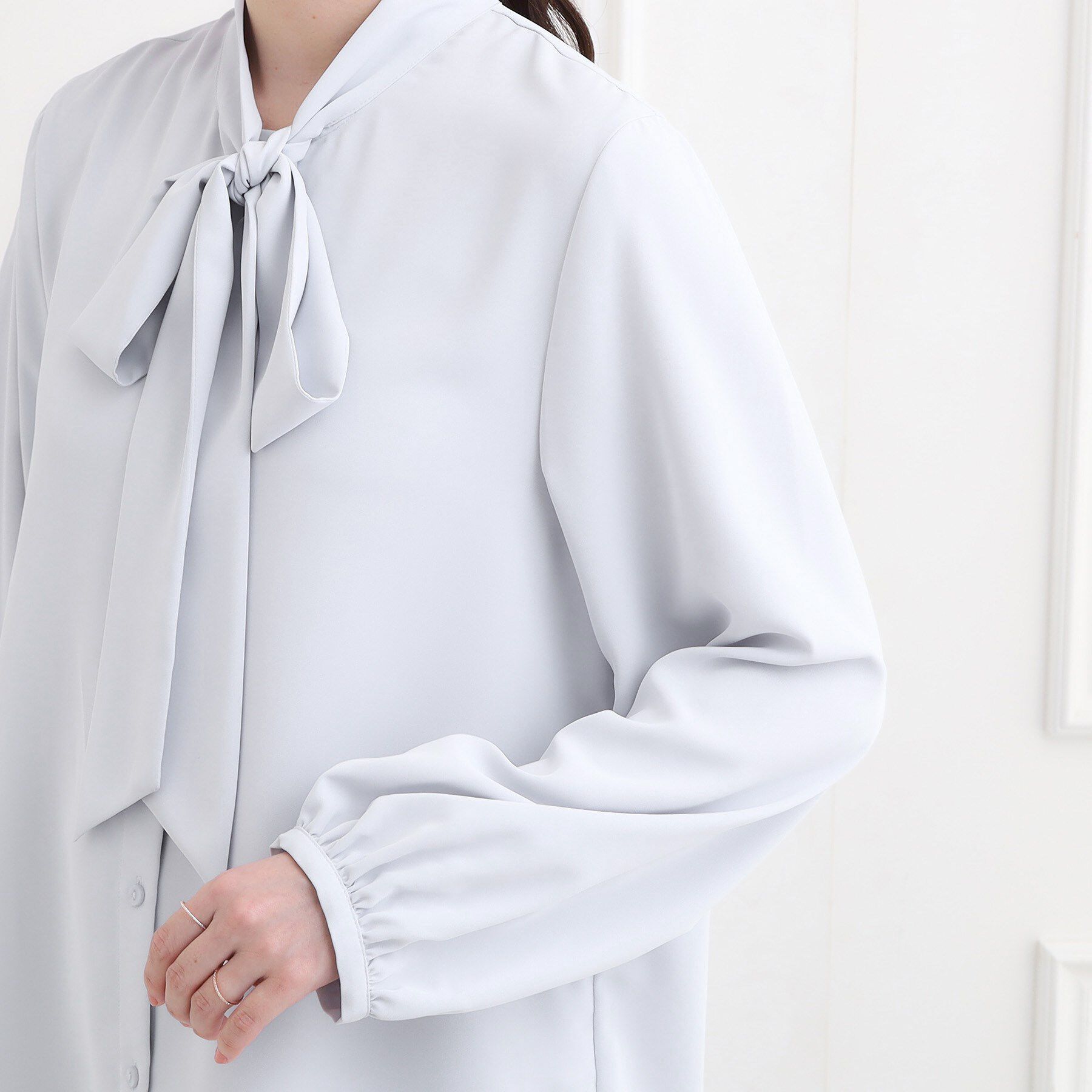 SHOO･LA･RUE「【洗濯機可/S-3L】リボンボウタイが魅力　大人の華やかブラウス」|シャツ・ブラウス|