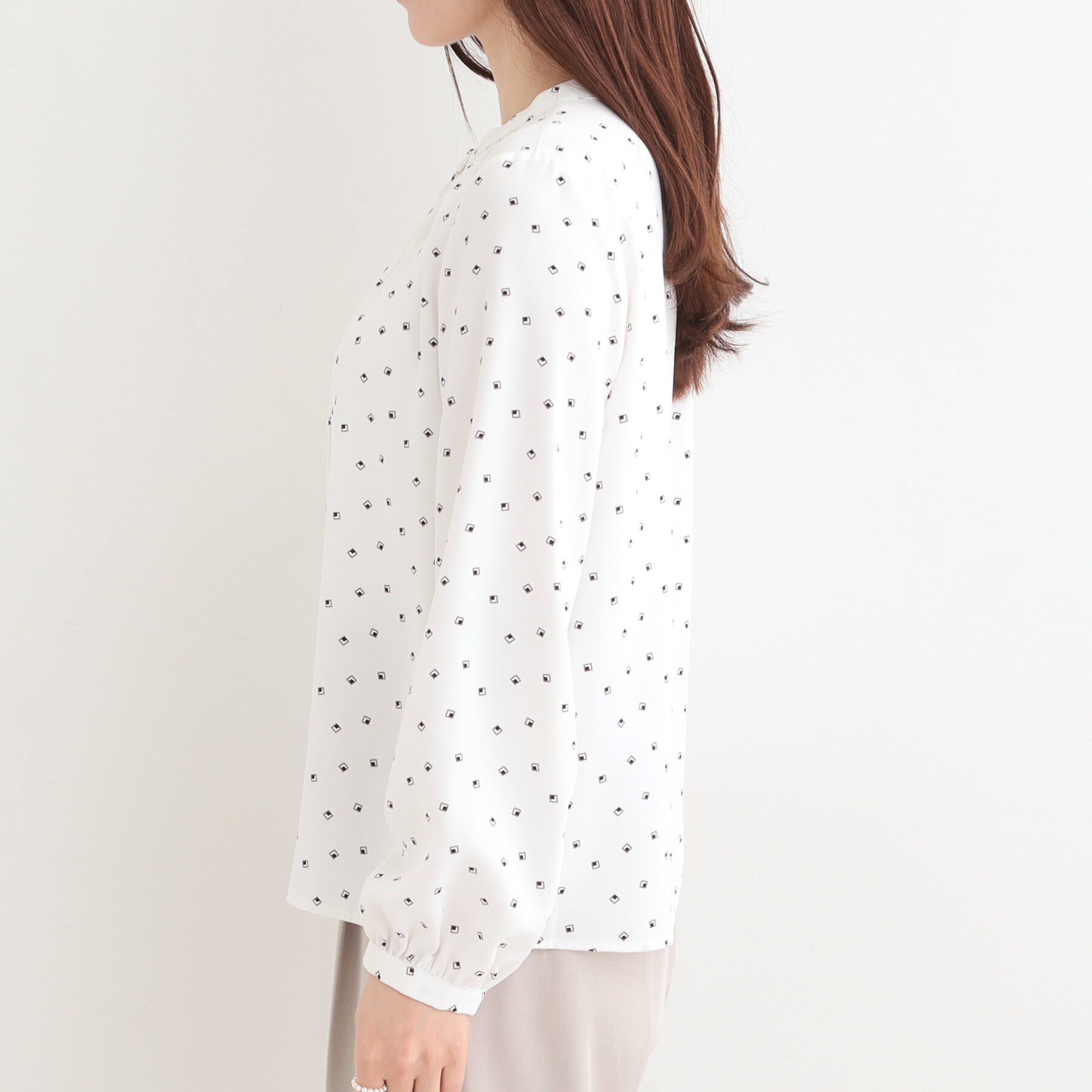 SHOO･LA･RUE「【洗濯機可/吸水速乾/ひんやり/UV】メタルボタンがアクセント ふんわりギャザーブラウス」|シャツ・ブラウス|